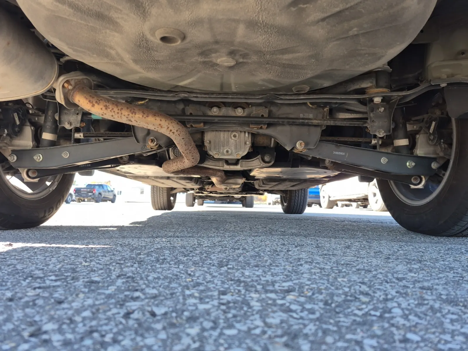 Undercarriage - Rear Photo