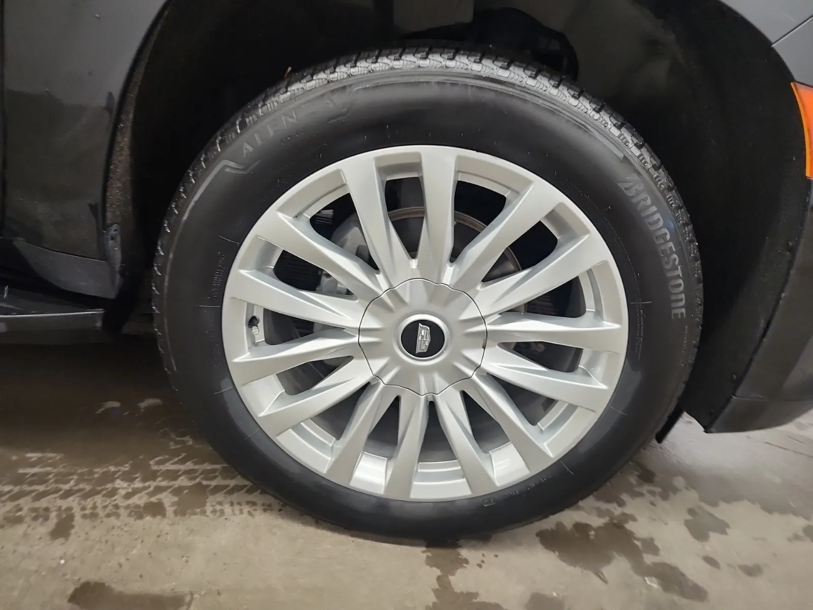 Right Front Wheel/Tire Photo