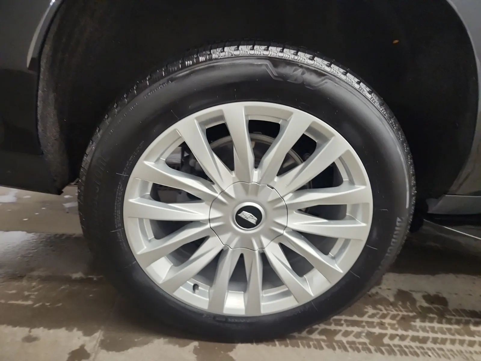 Right Rear Wheel/Tire Photo