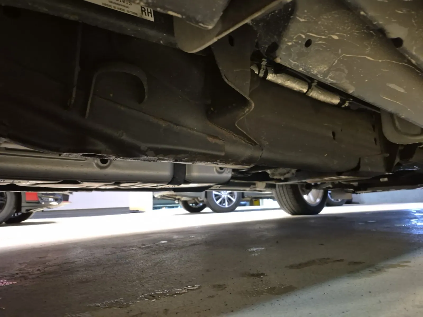 Undercarriage - Passenger Photo
