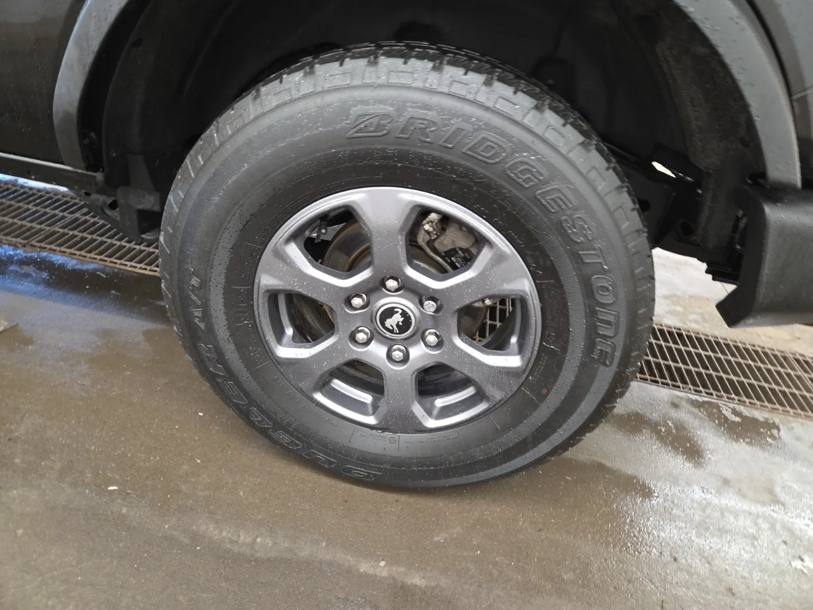 Left Rear Wheel/Tire Photo