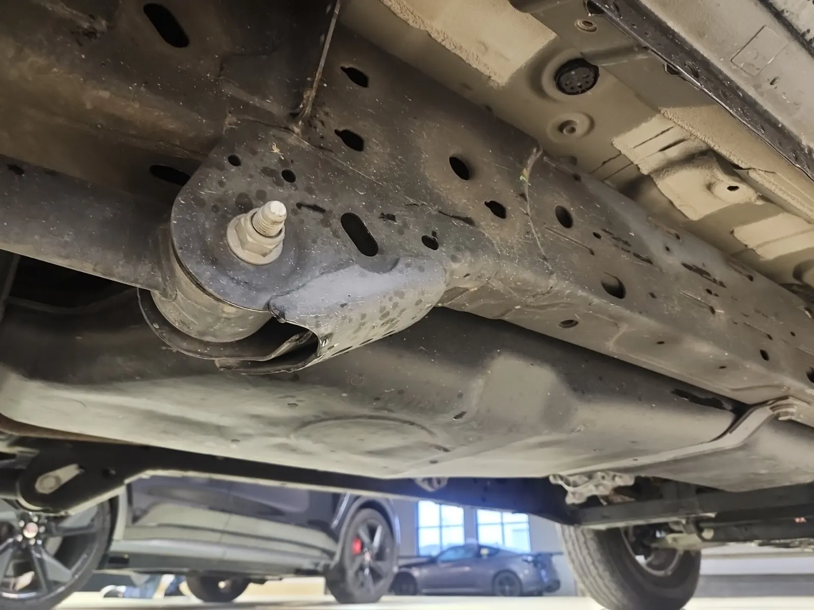 Undercarriage - Passenger Photo