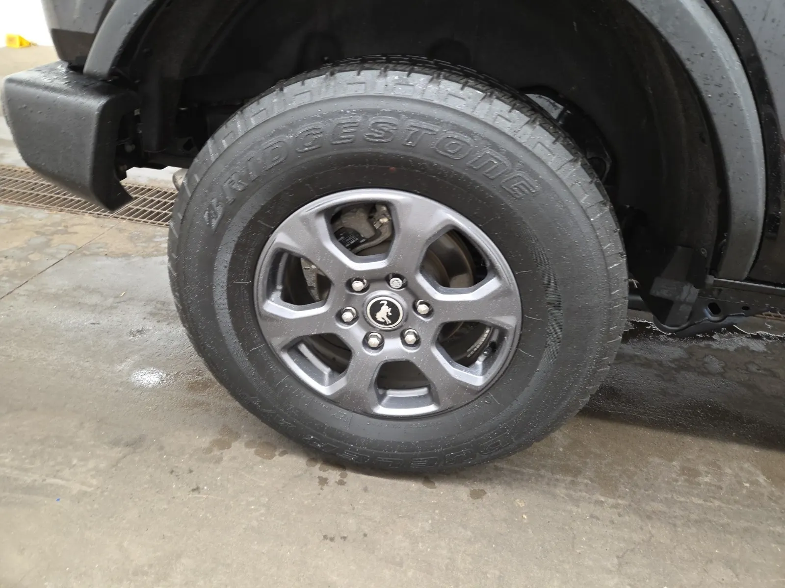 Right Rear Wheel/Tire Photo