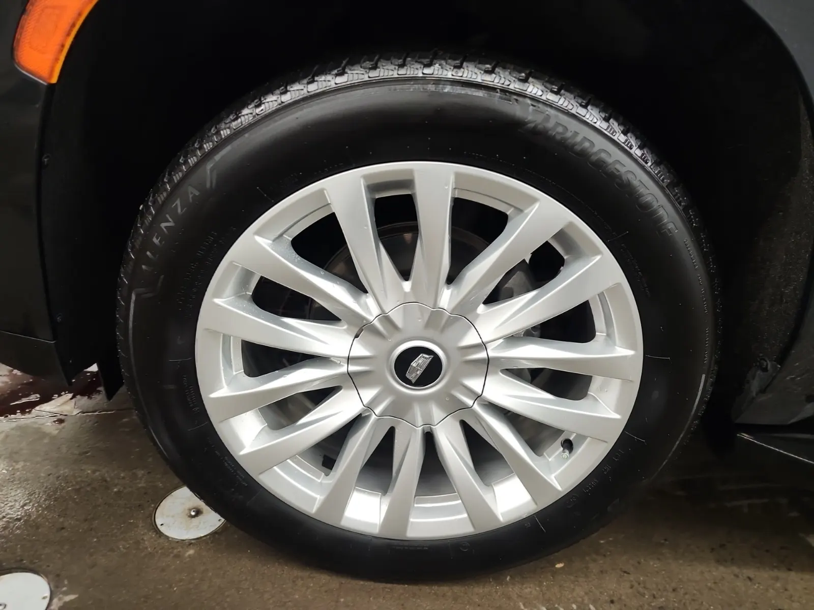 Front driver wheel/tire photo