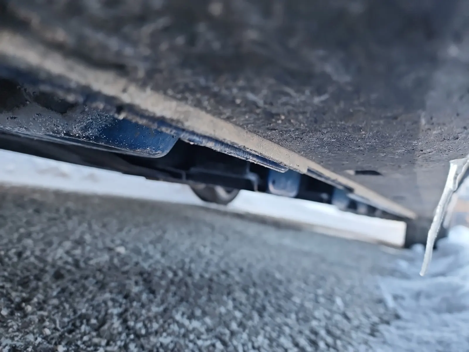 Undercarriage - Driver Photo