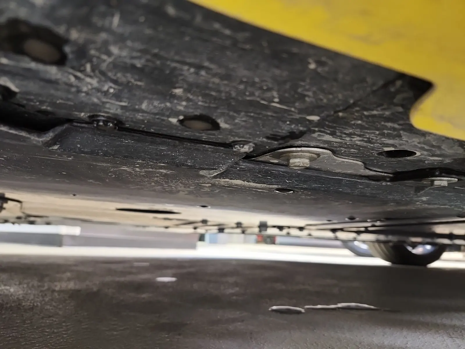 Undercarriage - Passenger Photo