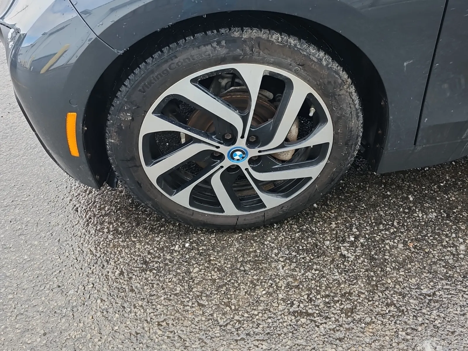 Front driver wheel/tire photo