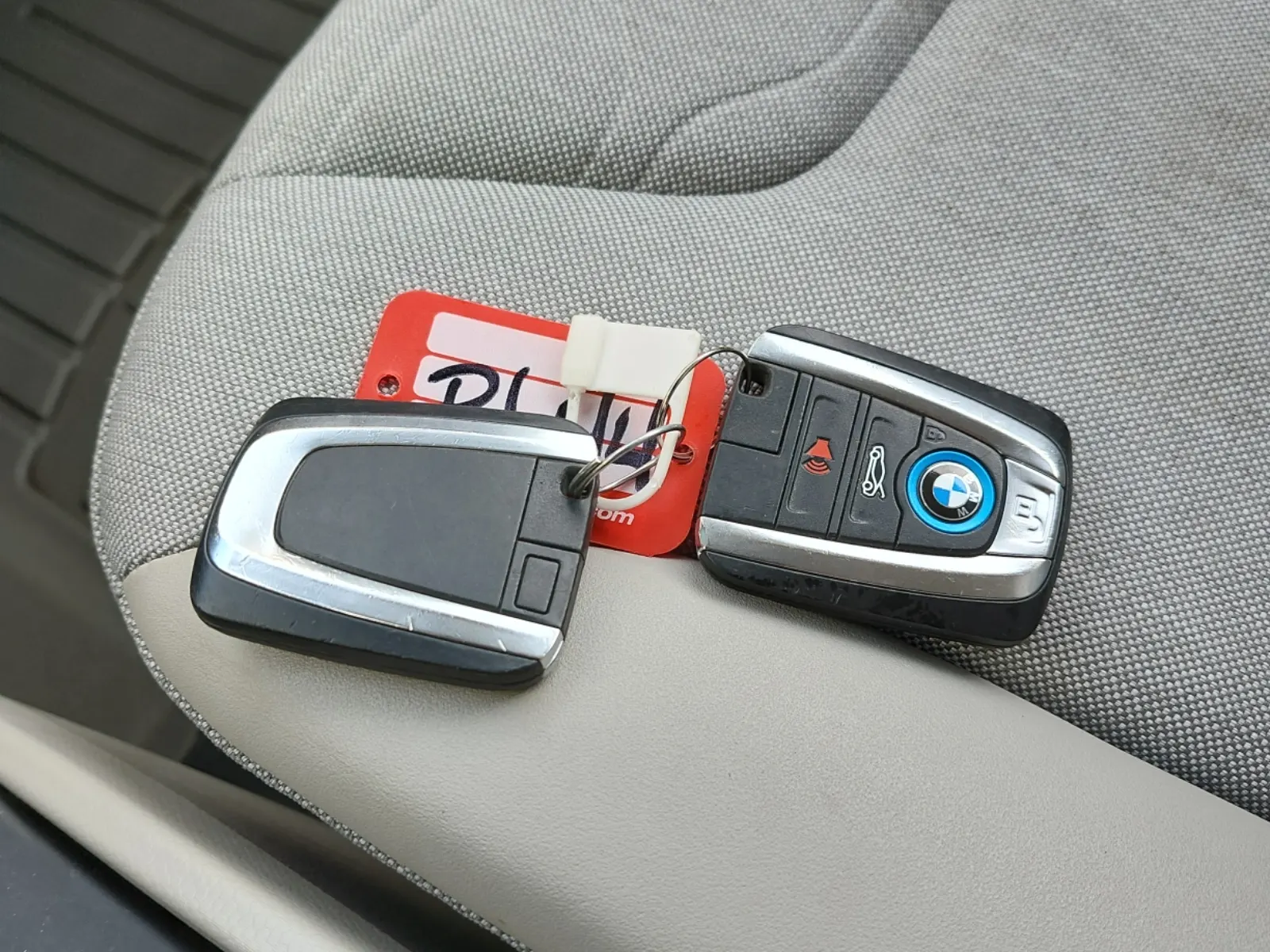 Keys/Fobs/Manual Photo