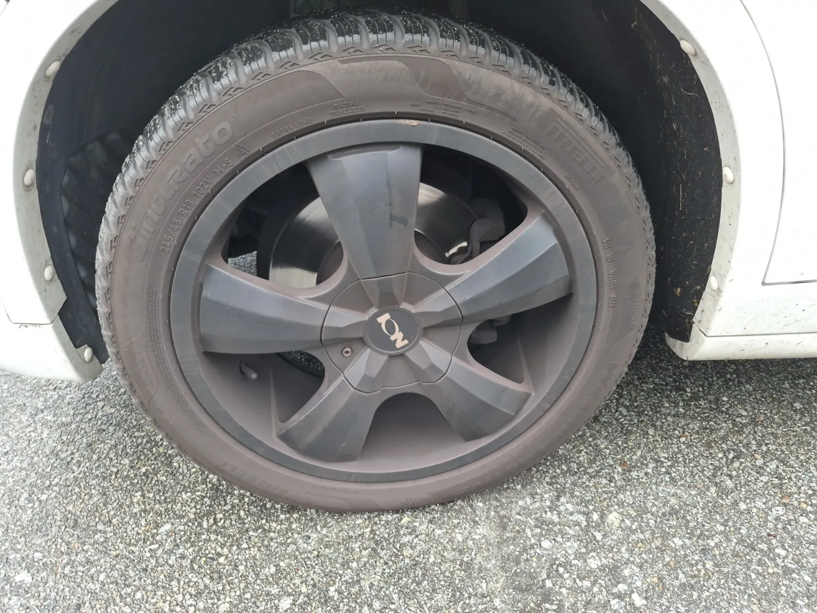 Front driver wheel/tire photo