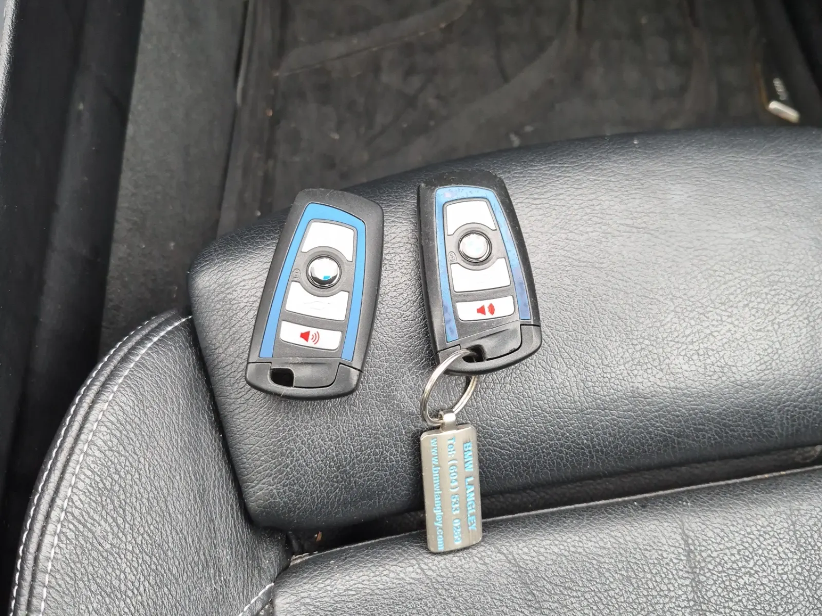 Keys/Fobs/Manual Photo
