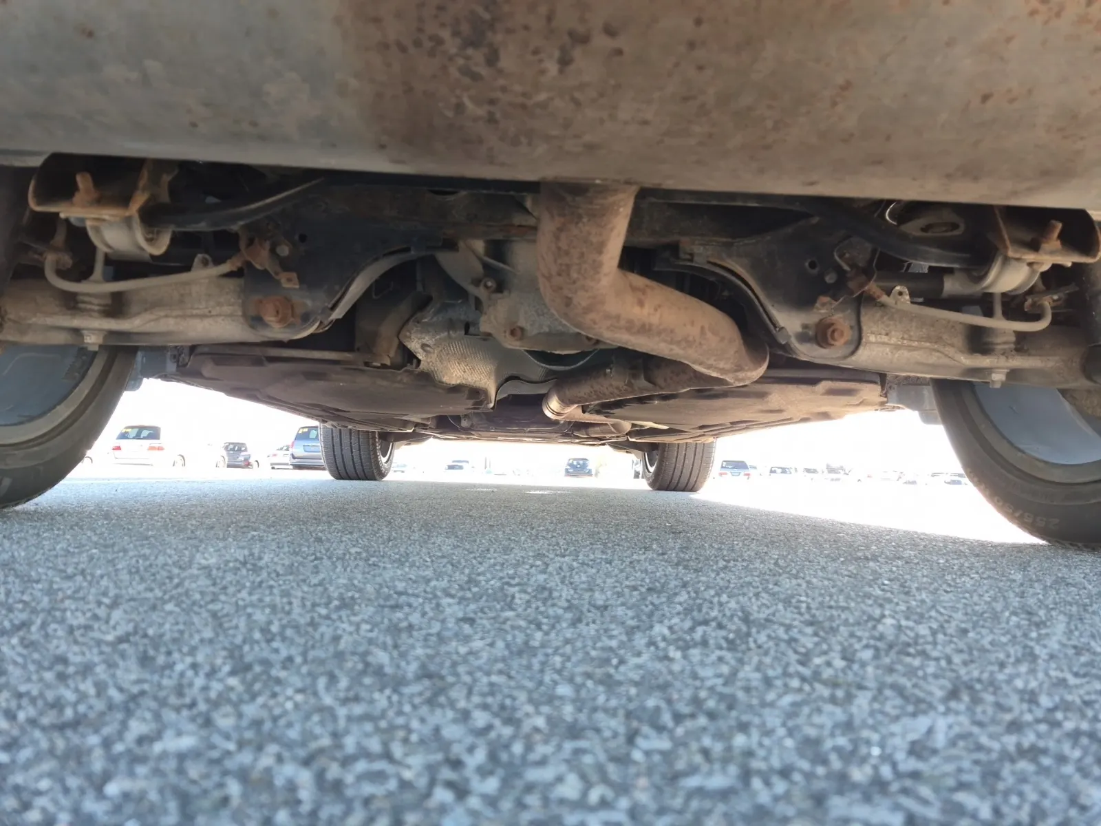 Undercarriage - Rear Photo