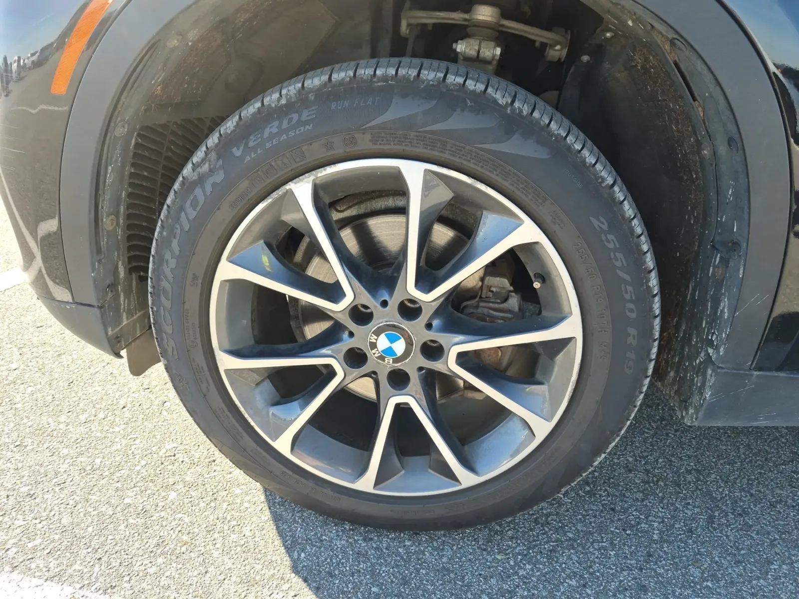 Front driver wheel/tire photo