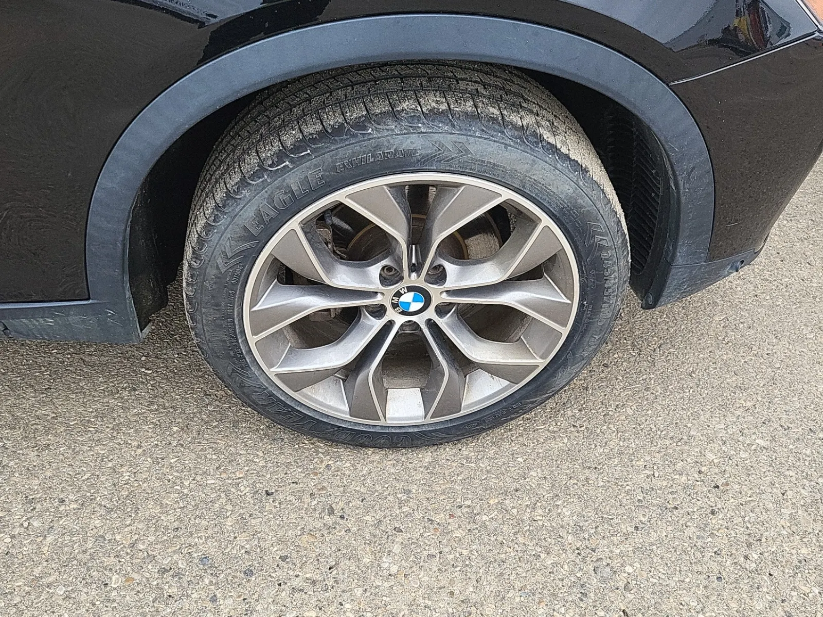 Right Front Wheel/Tire Photo