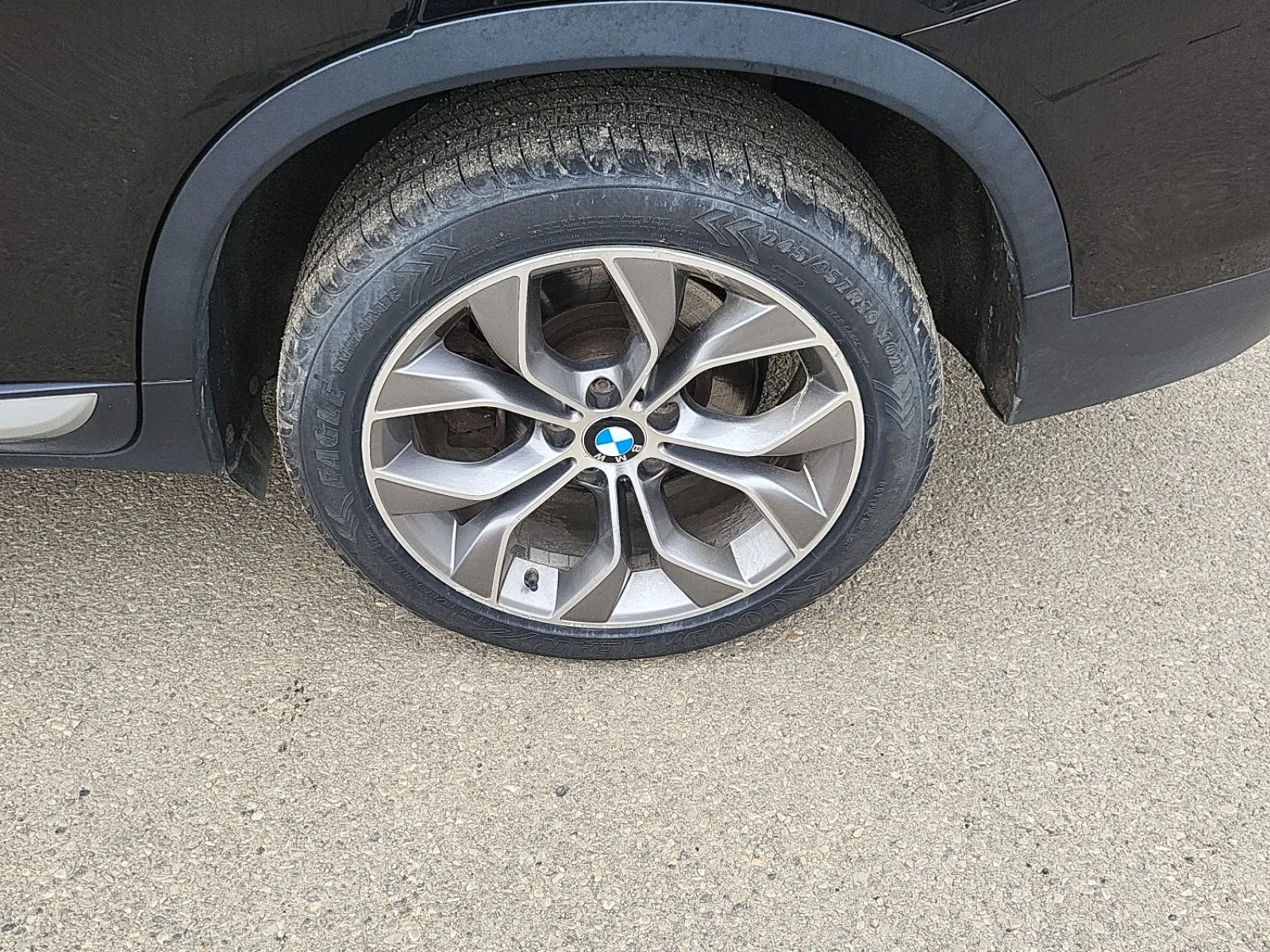 Left Rear Wheel/Tire Photo
