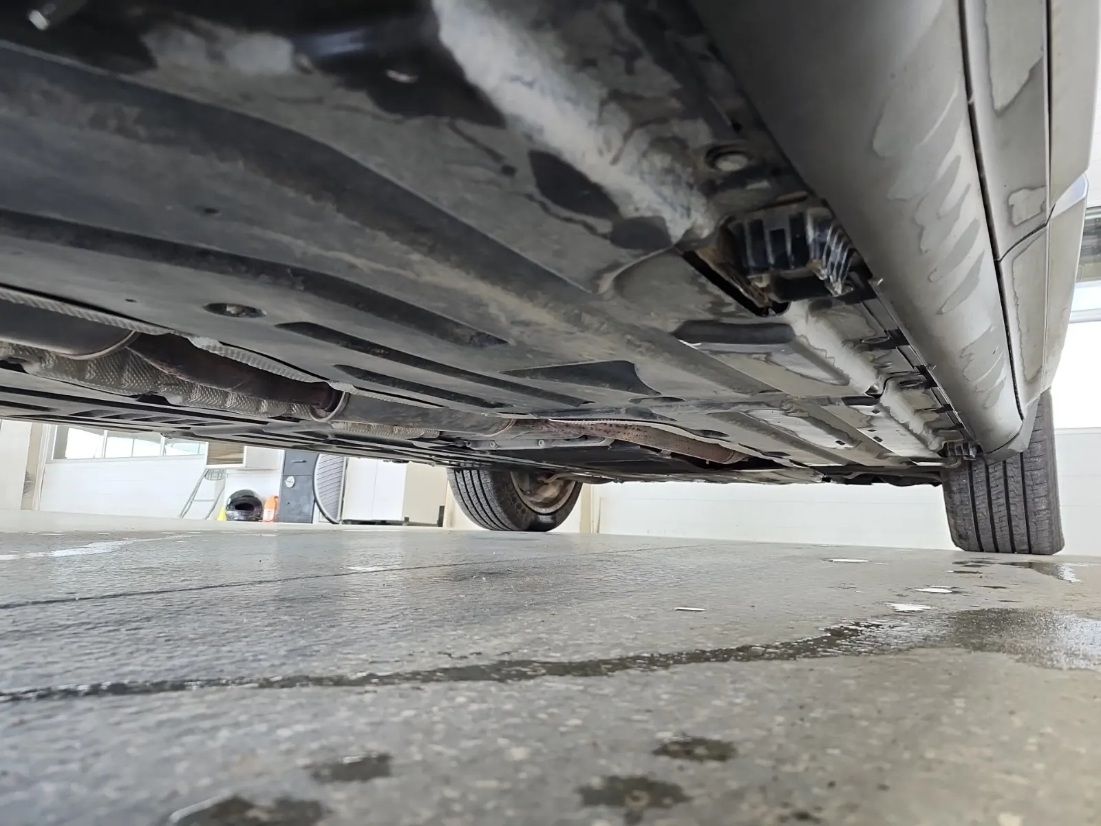 Undercarriage - Passenger Photo
