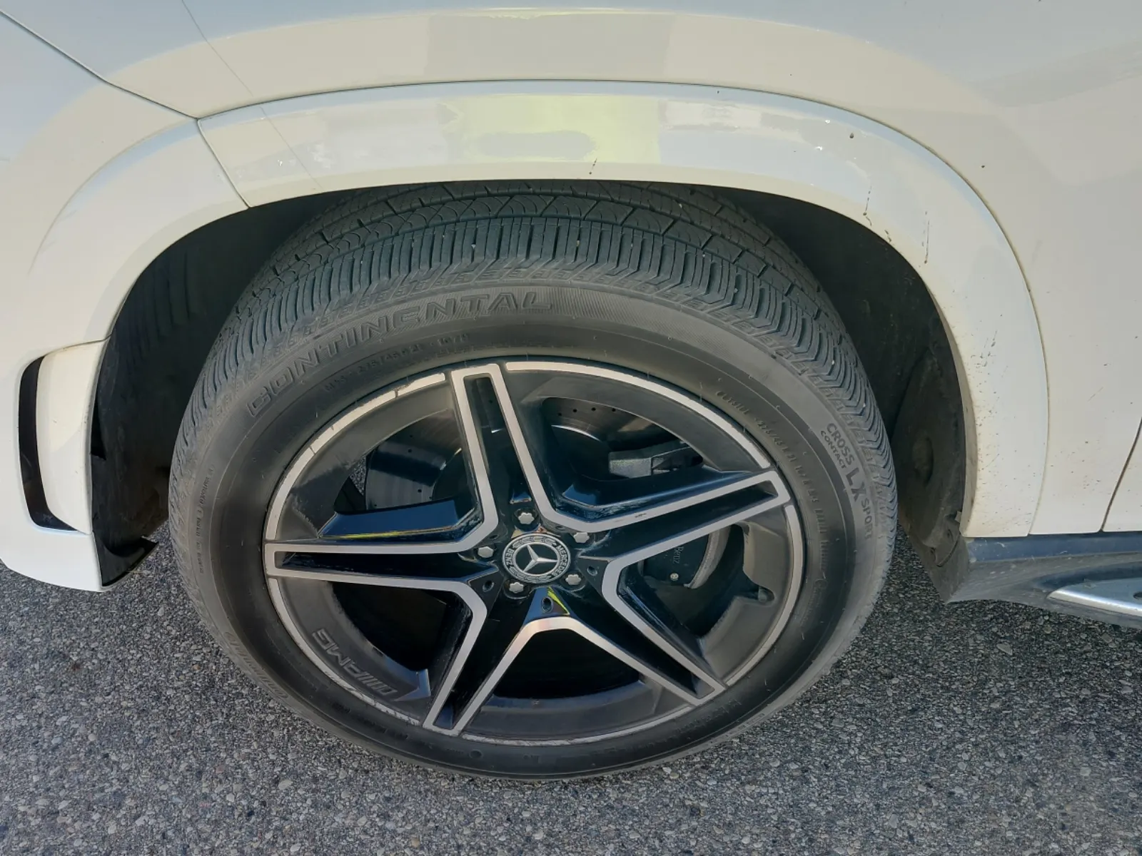 Front driver wheel/tire photo