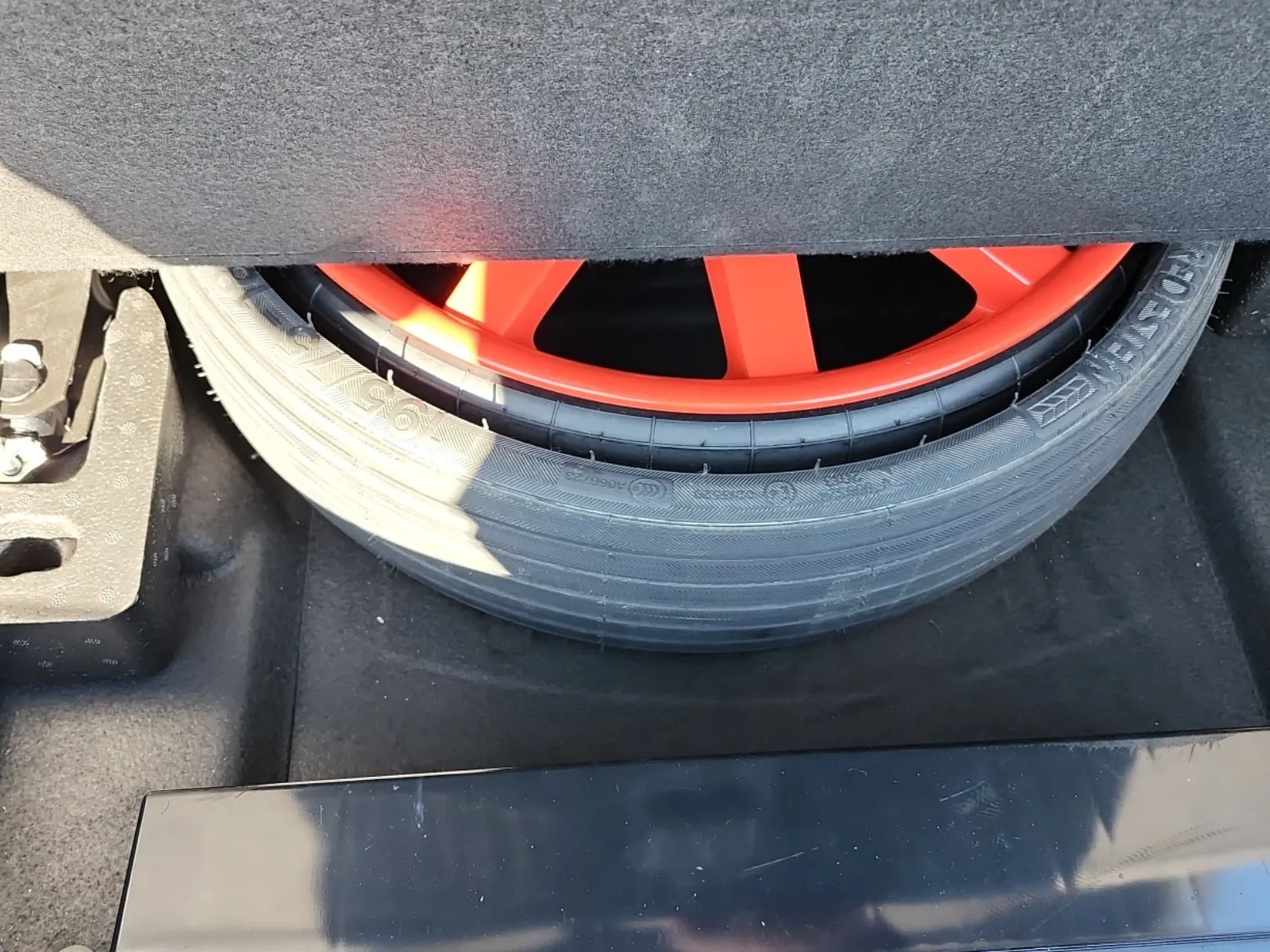 Spare Tire & Wheel Photo