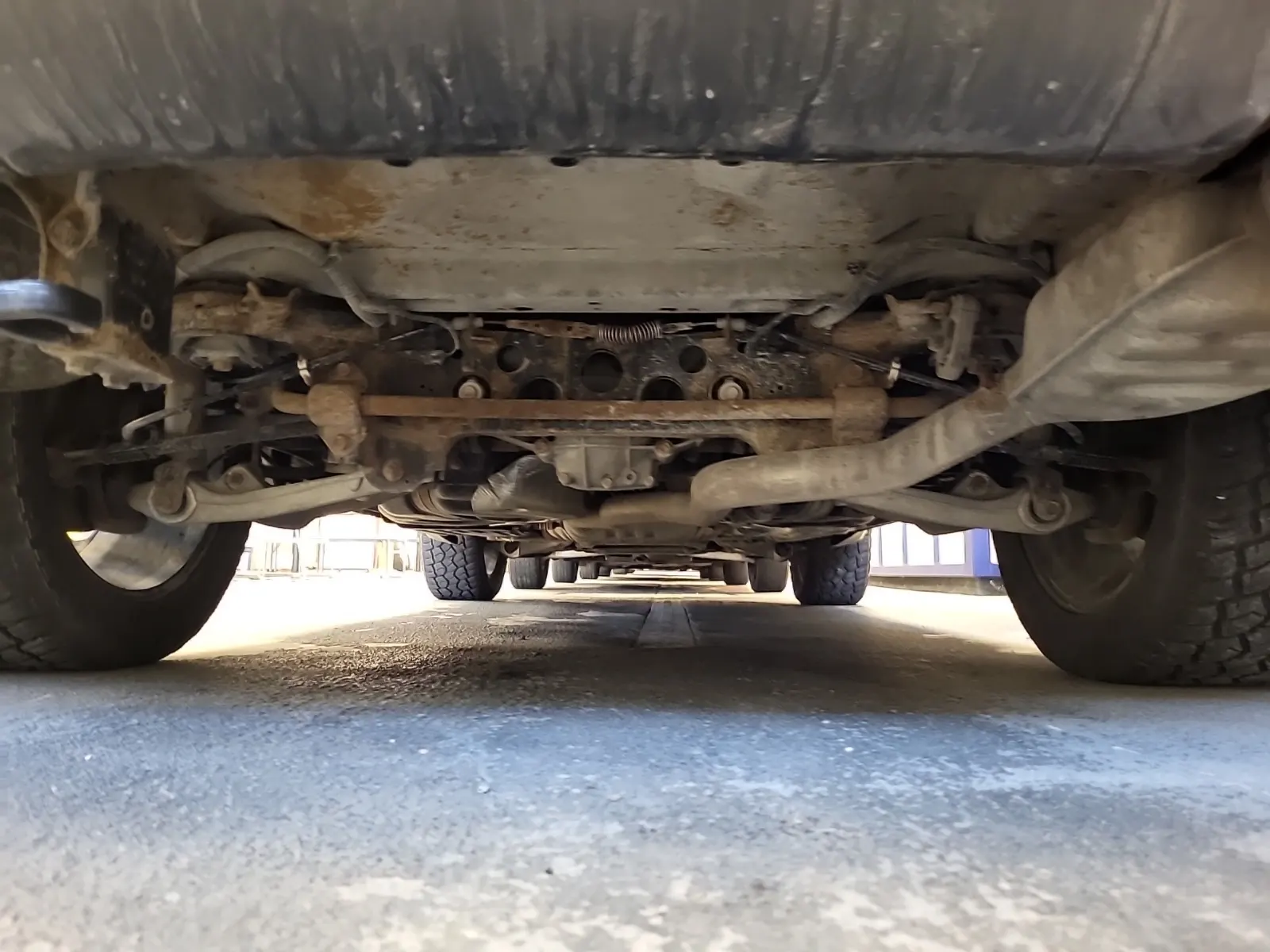 Undercarriage - Rear Photo