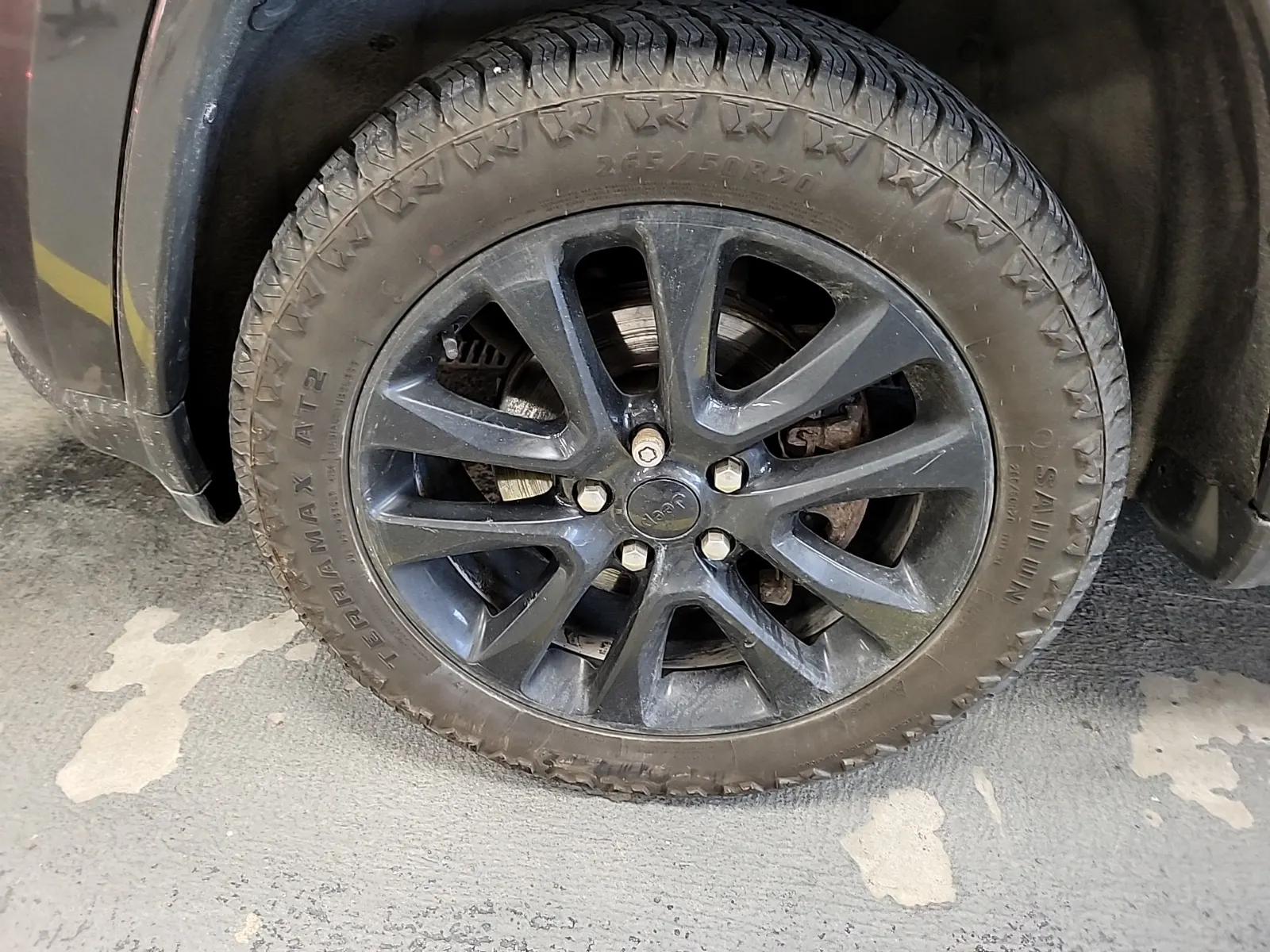 Front driver wheel/tire photo
