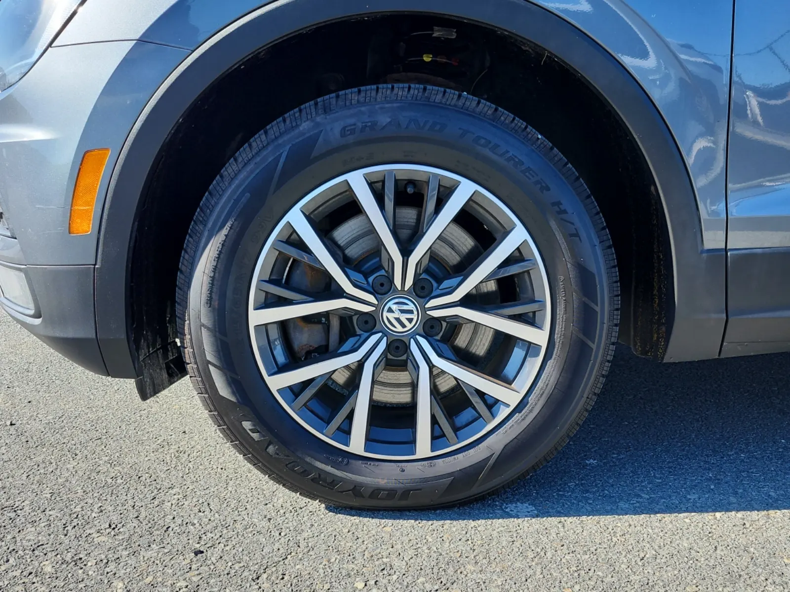 Front driver wheel/tire photo