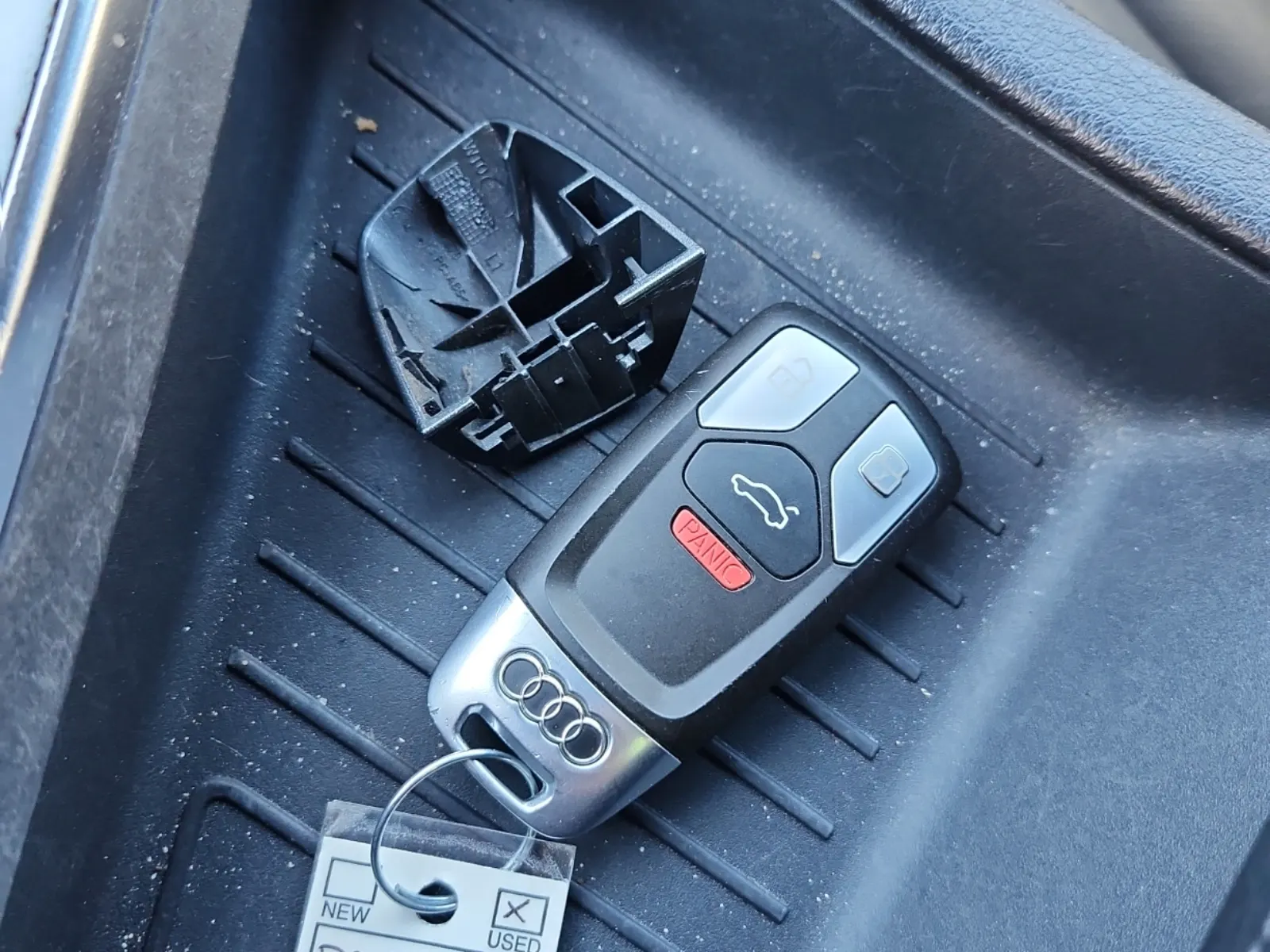 Keys/Fobs/Manual Photo