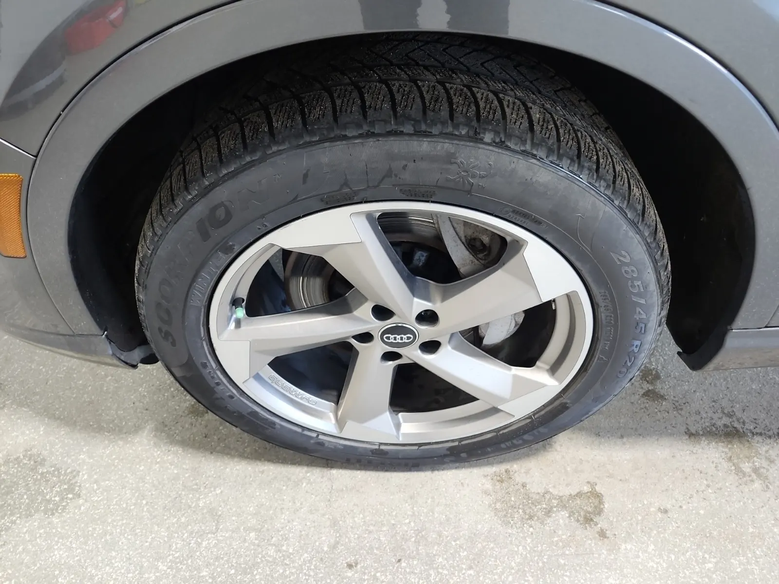 Front driver wheel/tire photo