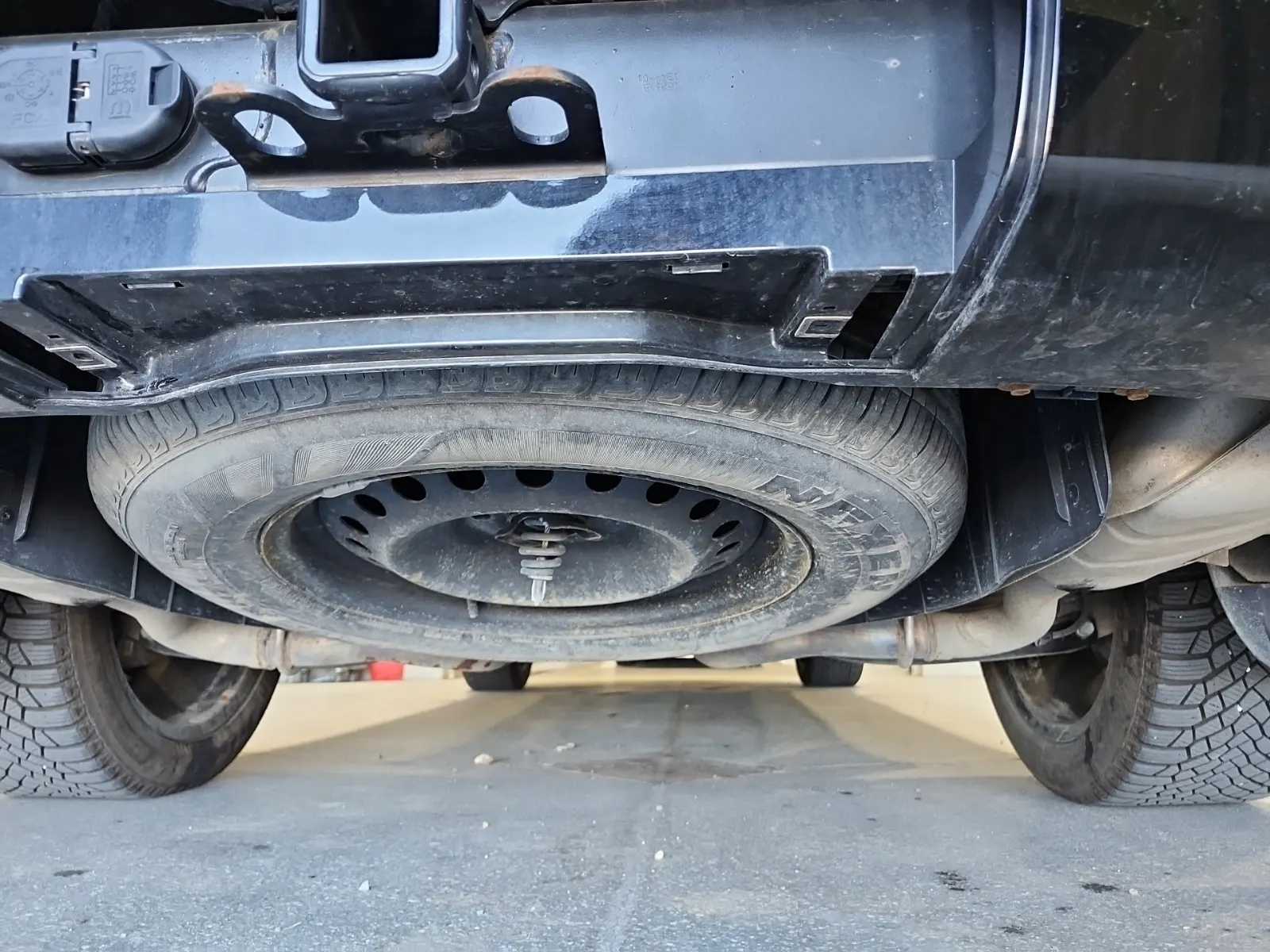 Undercarriage - Rear Photo