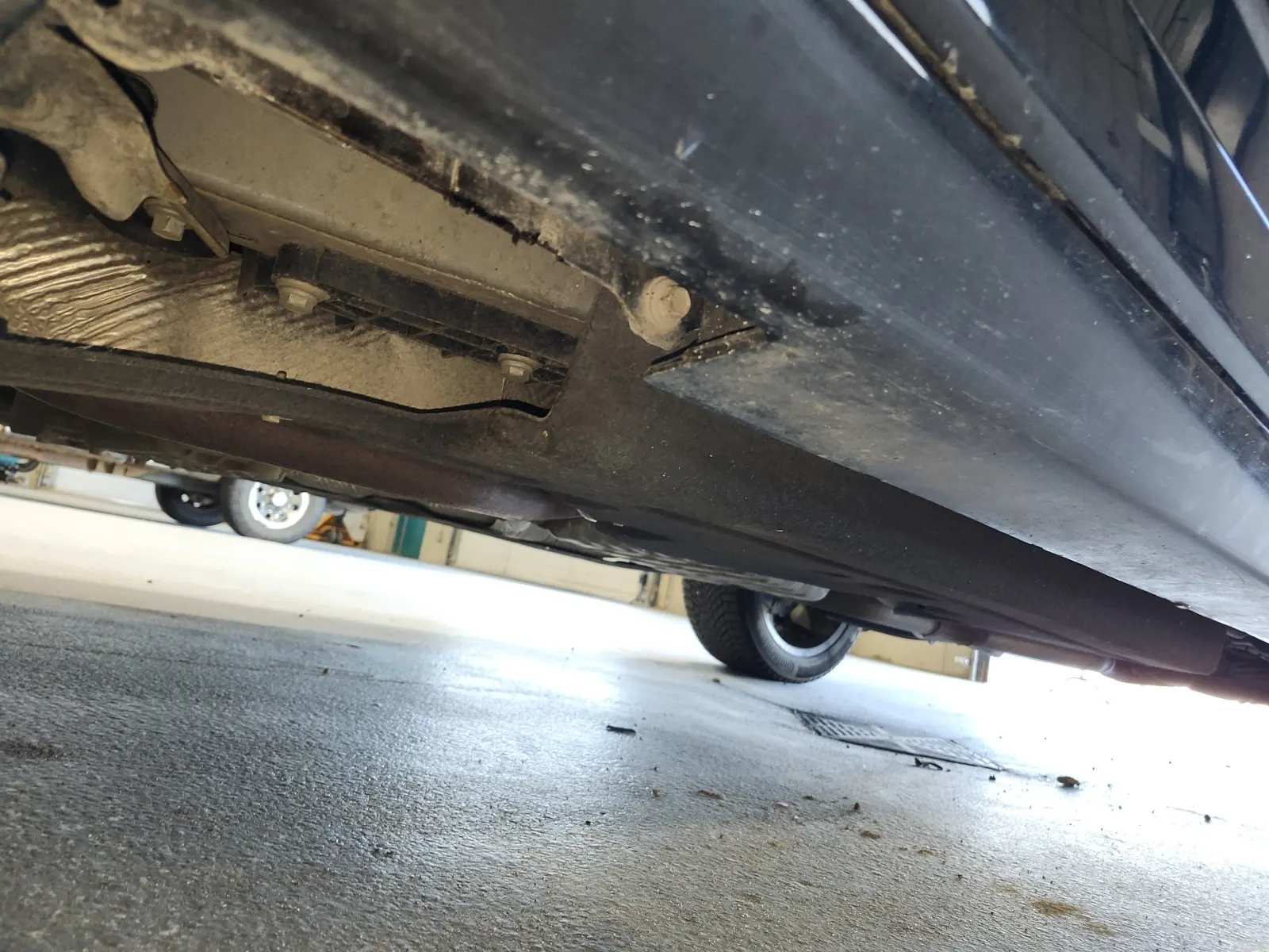 Undercarriage - Driver Photo