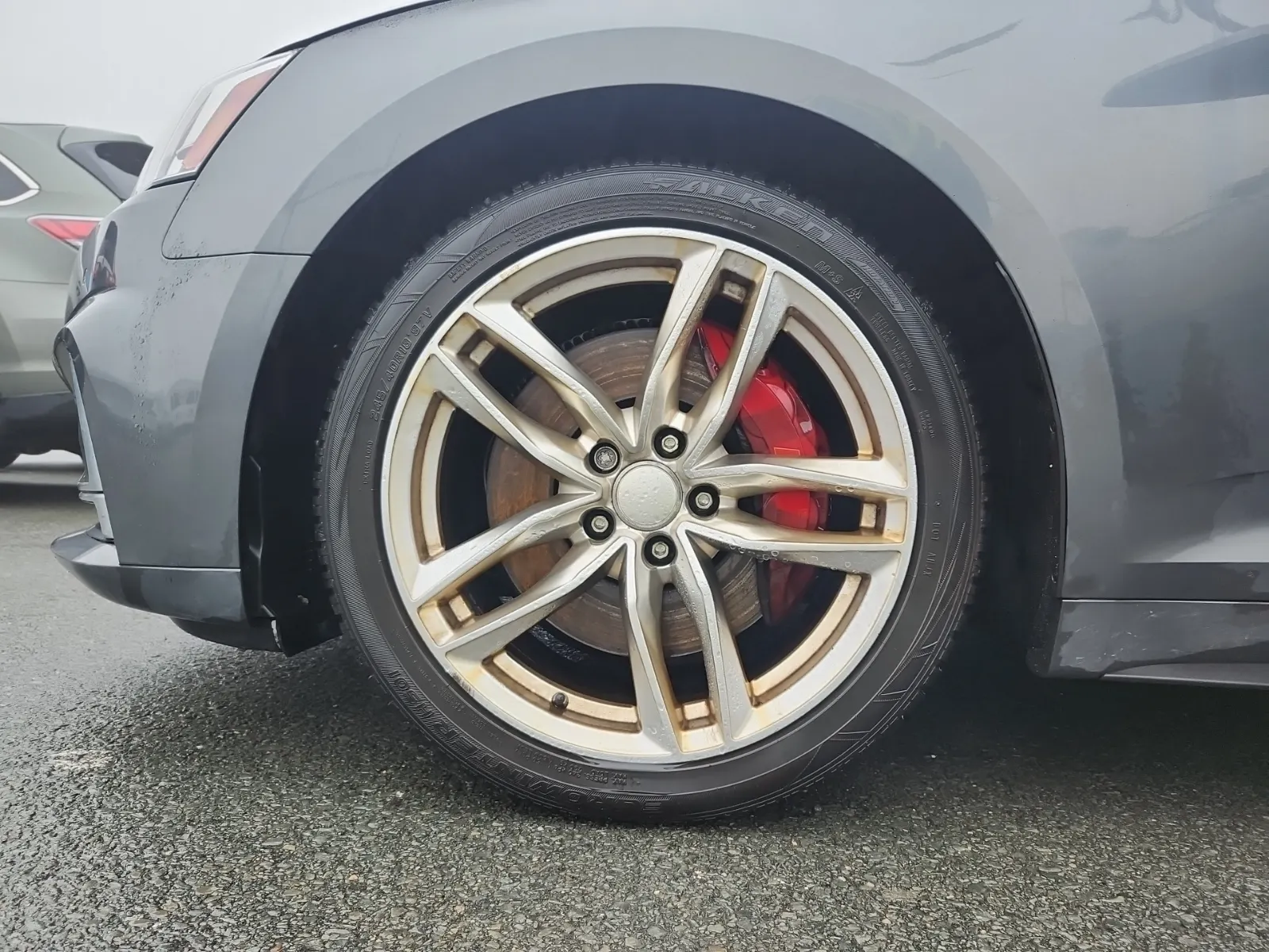 Front driver wheel/tire photo