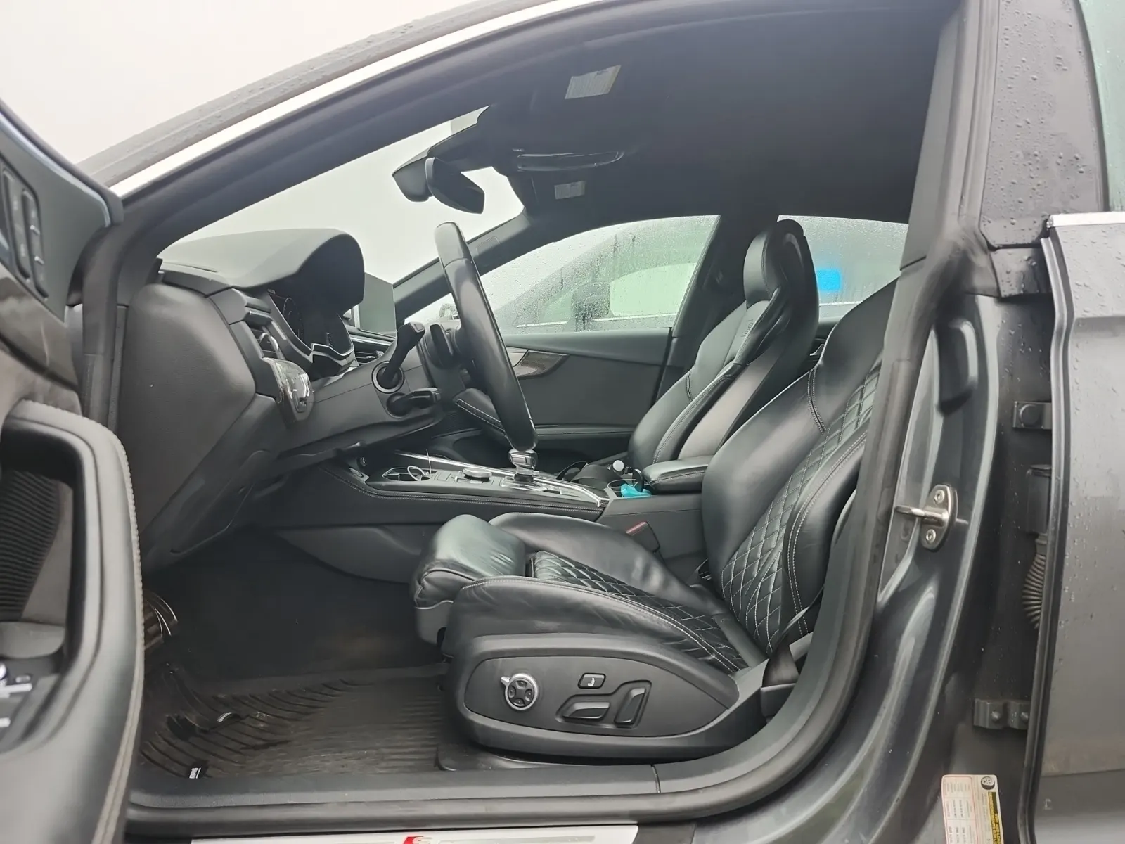 Front Interior Photo