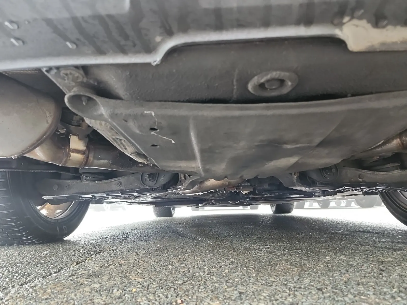 Undercarriage - Rear Photo