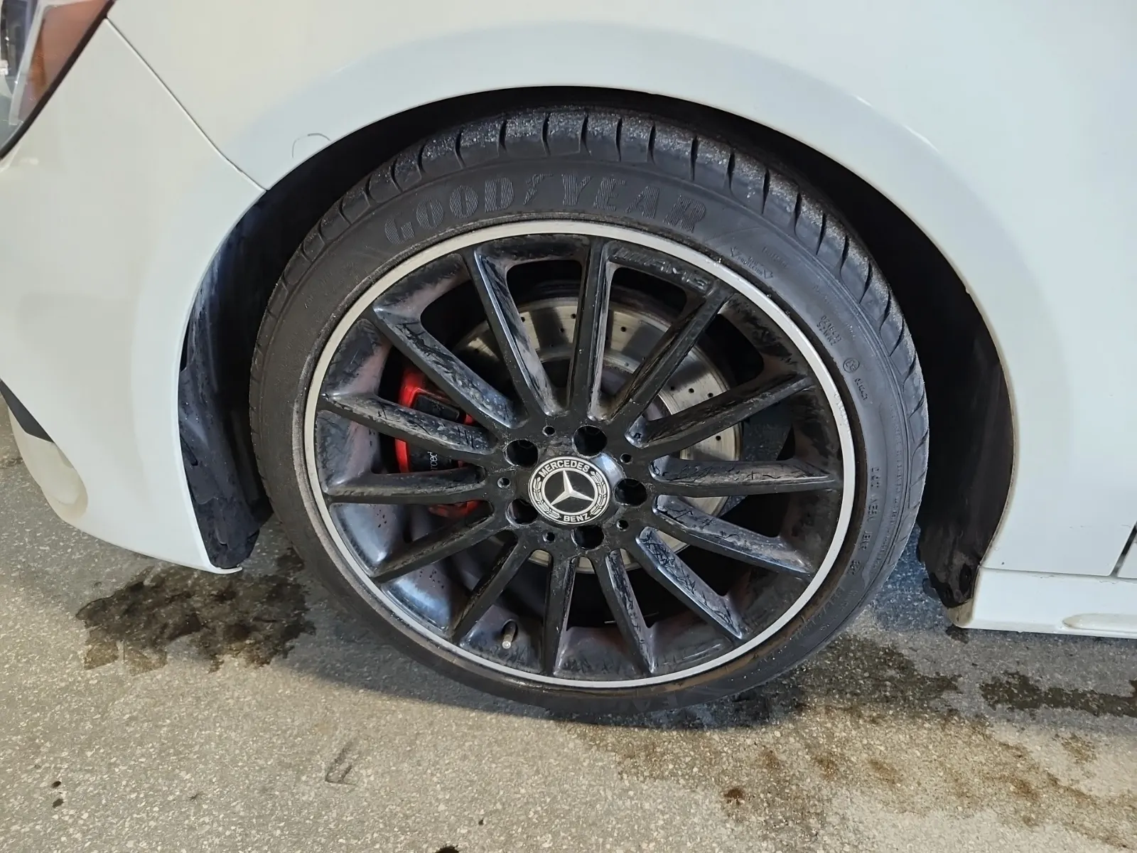 Front driver wheel/tire photo