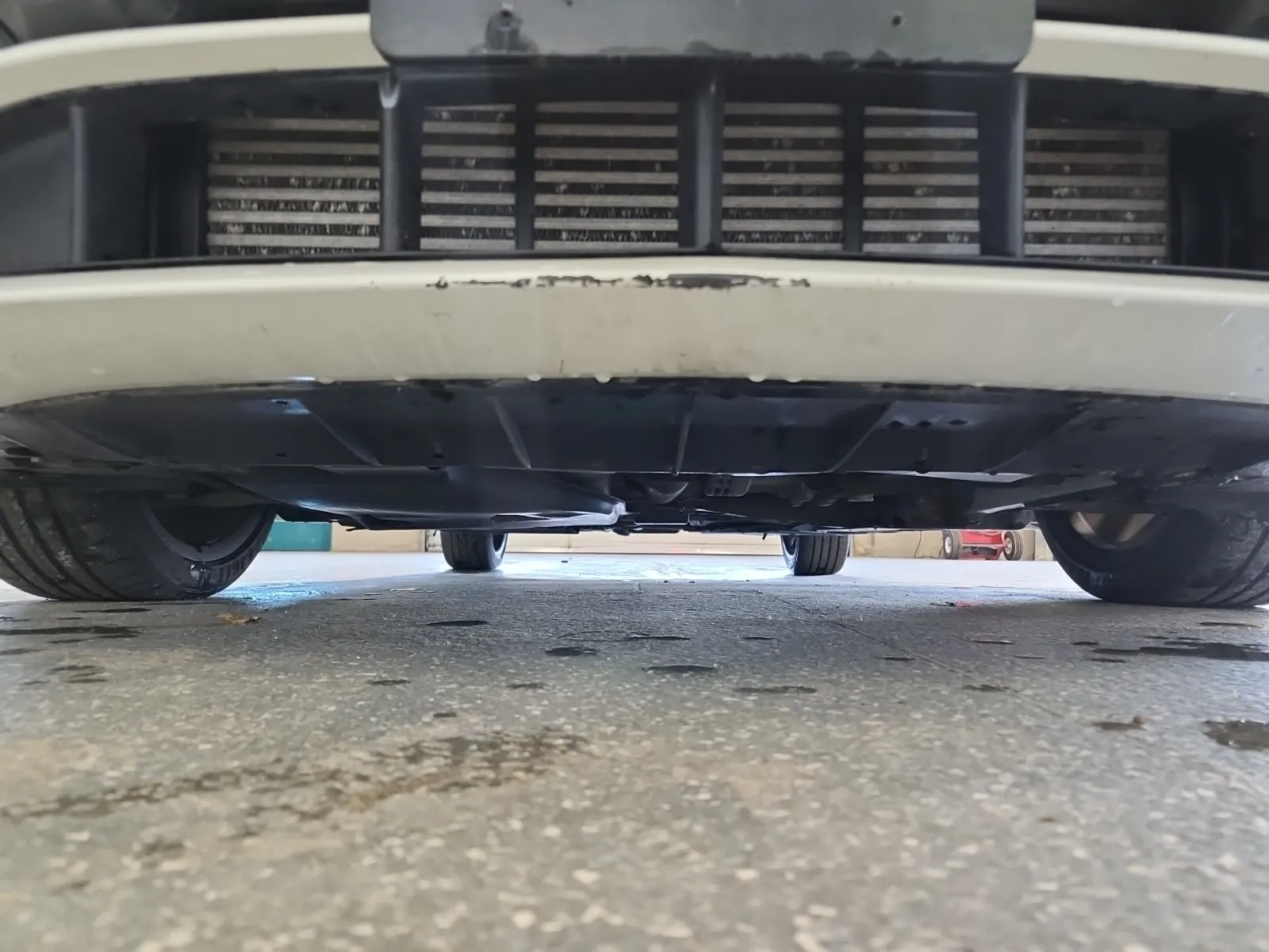 Undercarriage - Front Photo