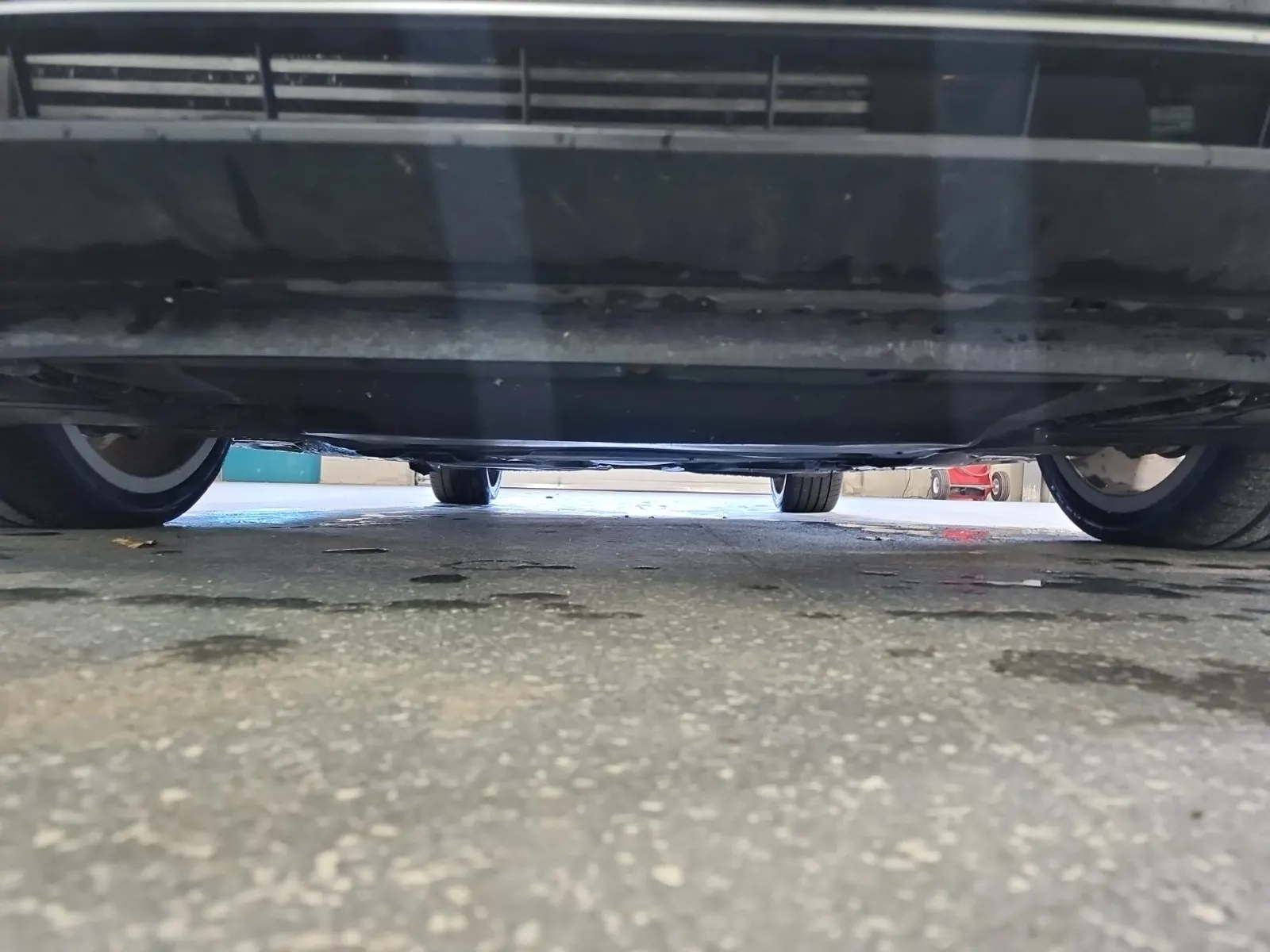 Undercarriage - Front Photo