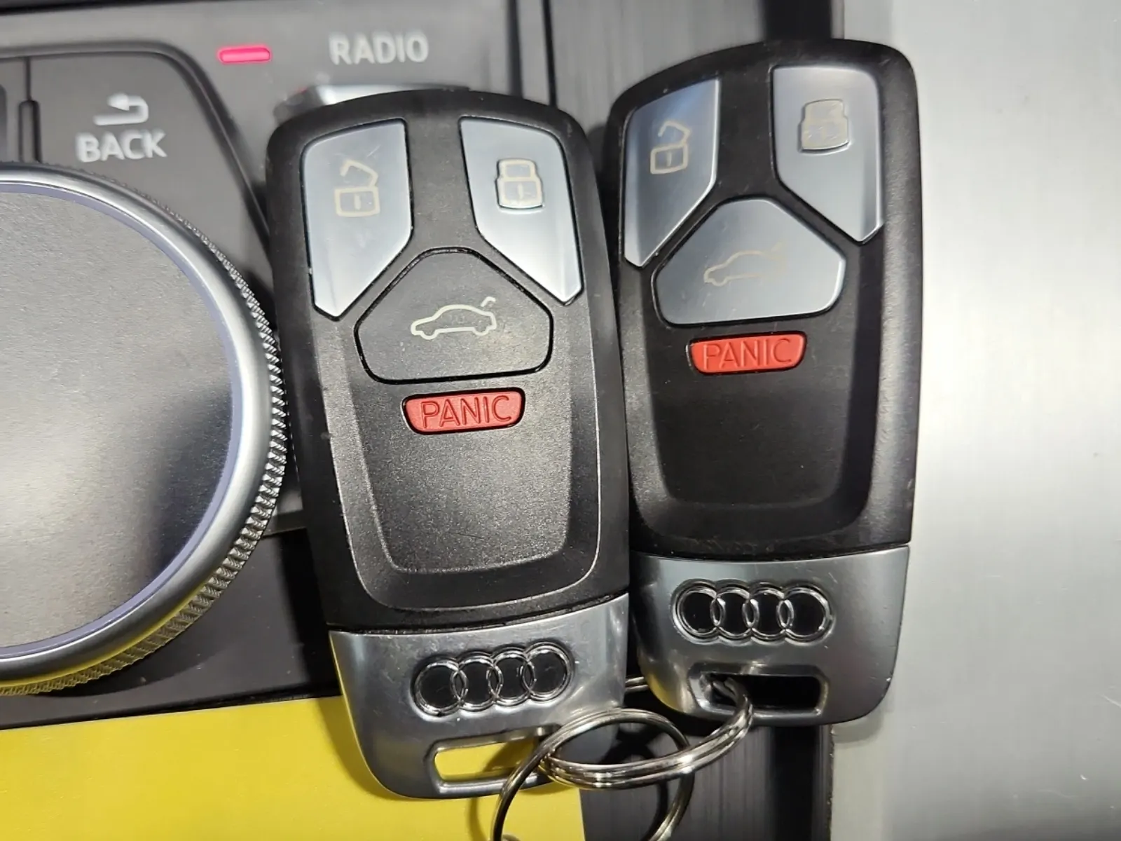 Keys/Fobs/Manual Photo