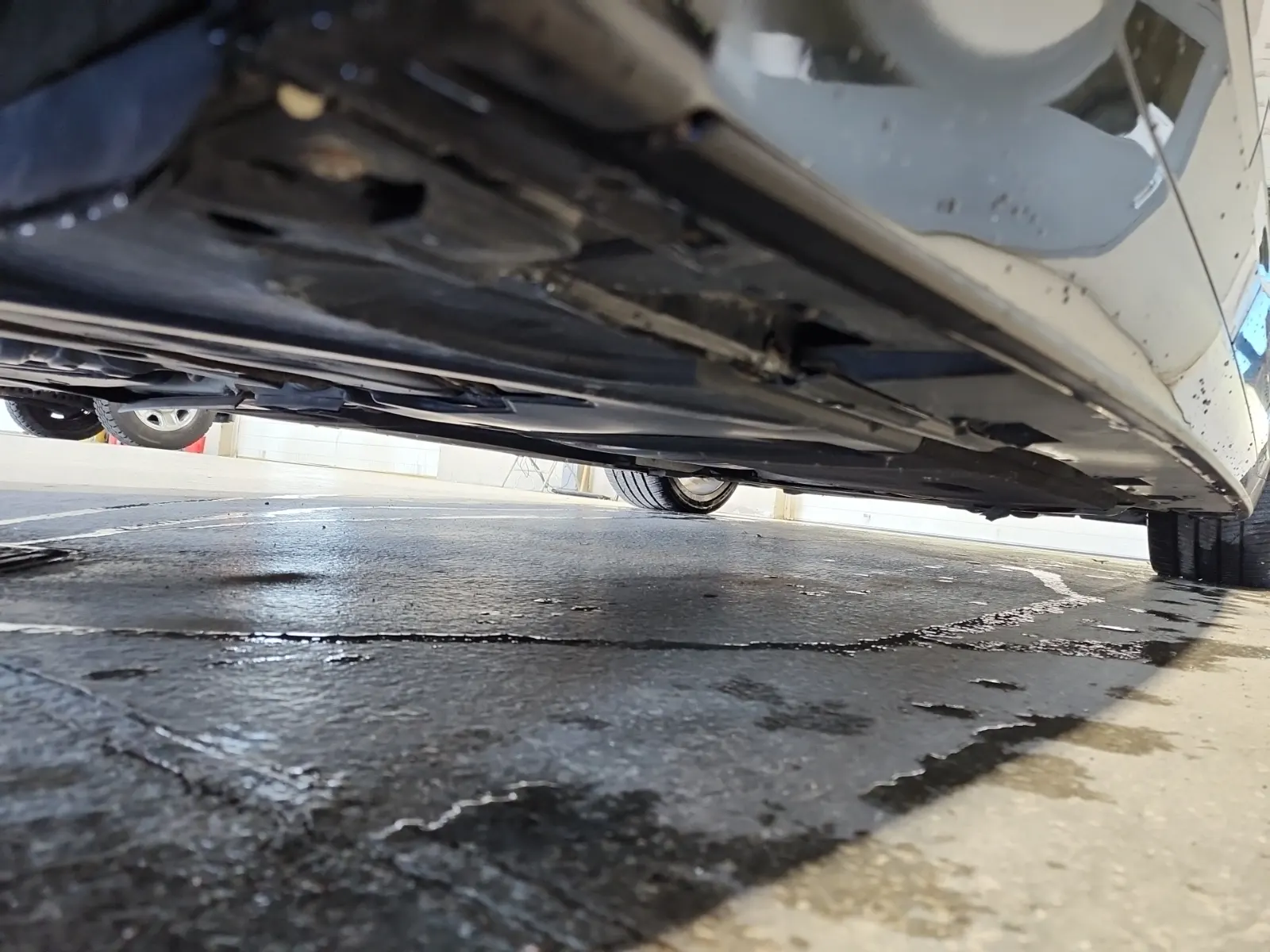 Undercarriage - Passenger Photo