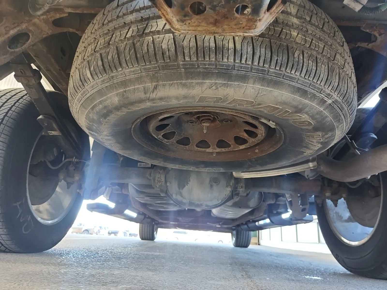 Undercarriage - Rear Photo