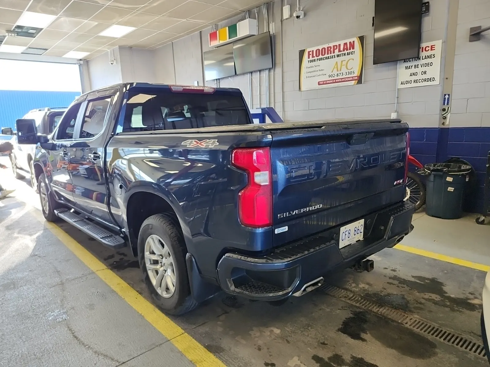 Driver Rear 3/4 Photo