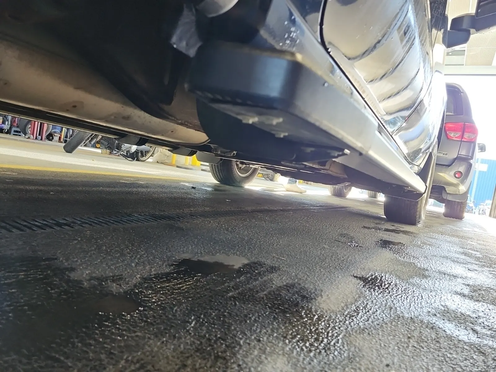 Undercarriage - Passenger Photo