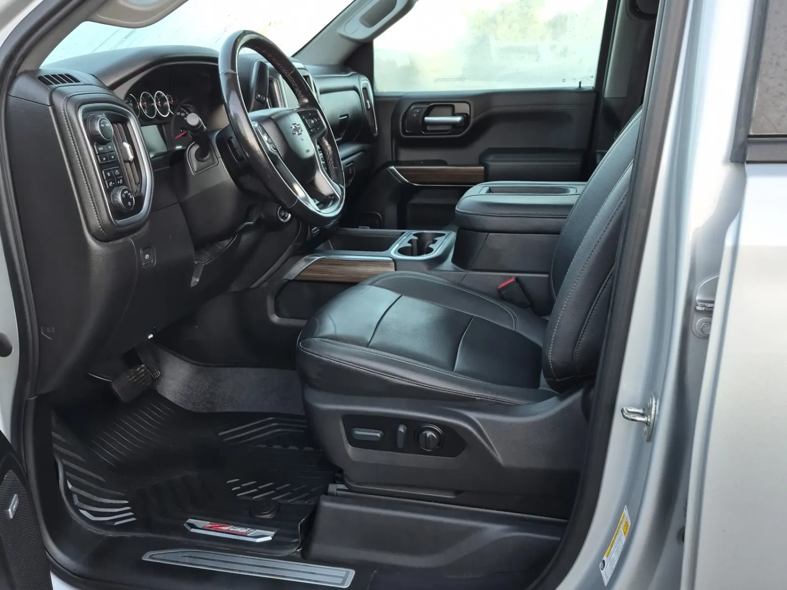 Front Interior Photo