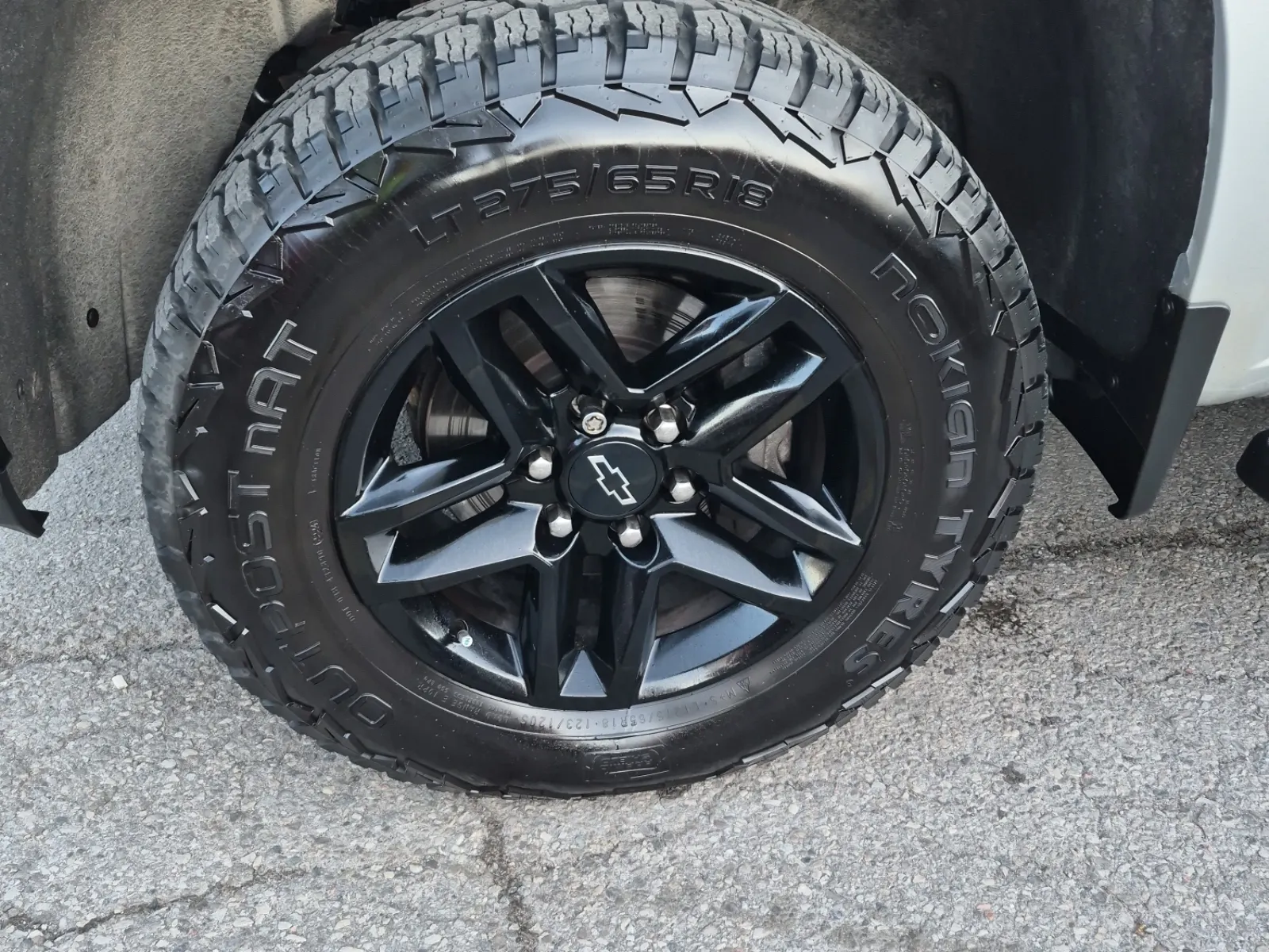 Front driver wheel/tire photo