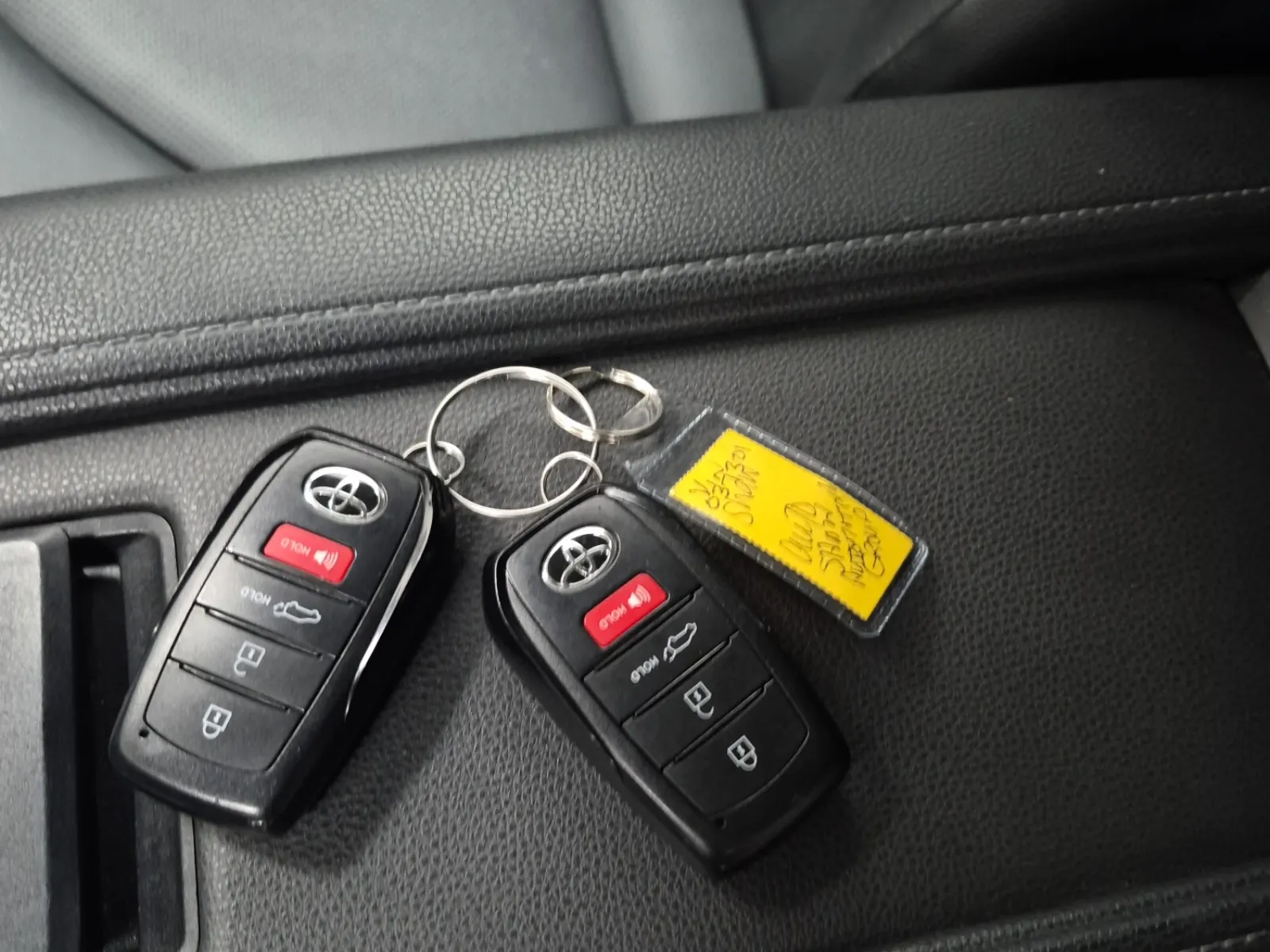 Keys/Fobs/Manual Photo