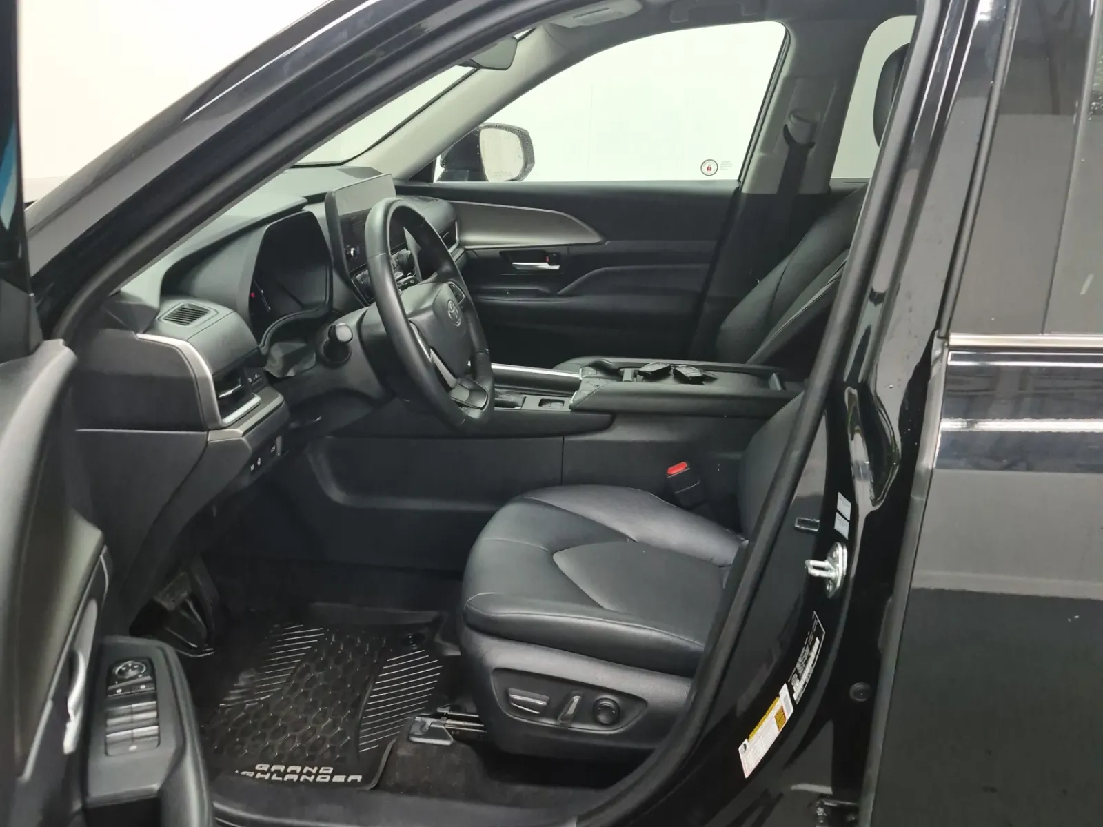 Front Interior Photo