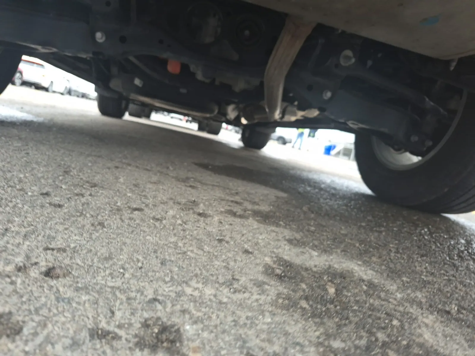 Undercarriage - Rear Photo