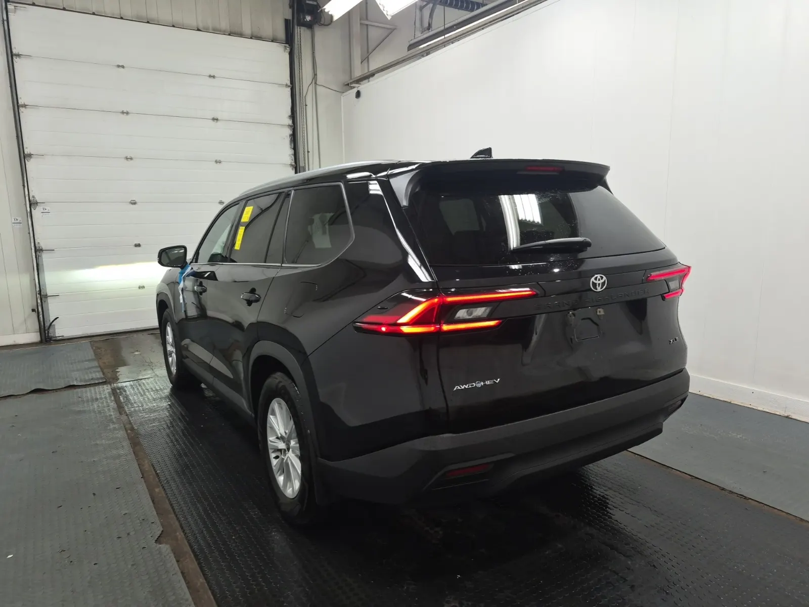 Driver Rear 3/4 Photo