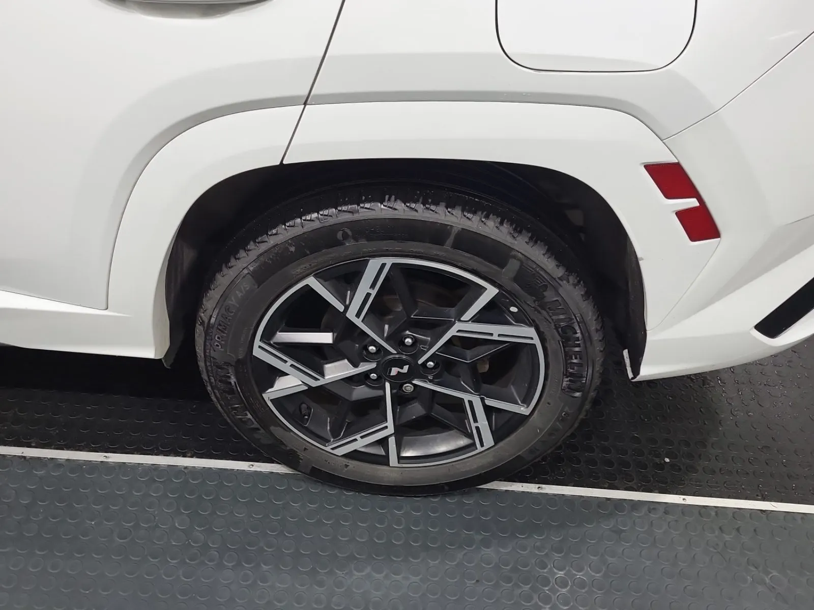 Left Rear Wheel/Tire Photo