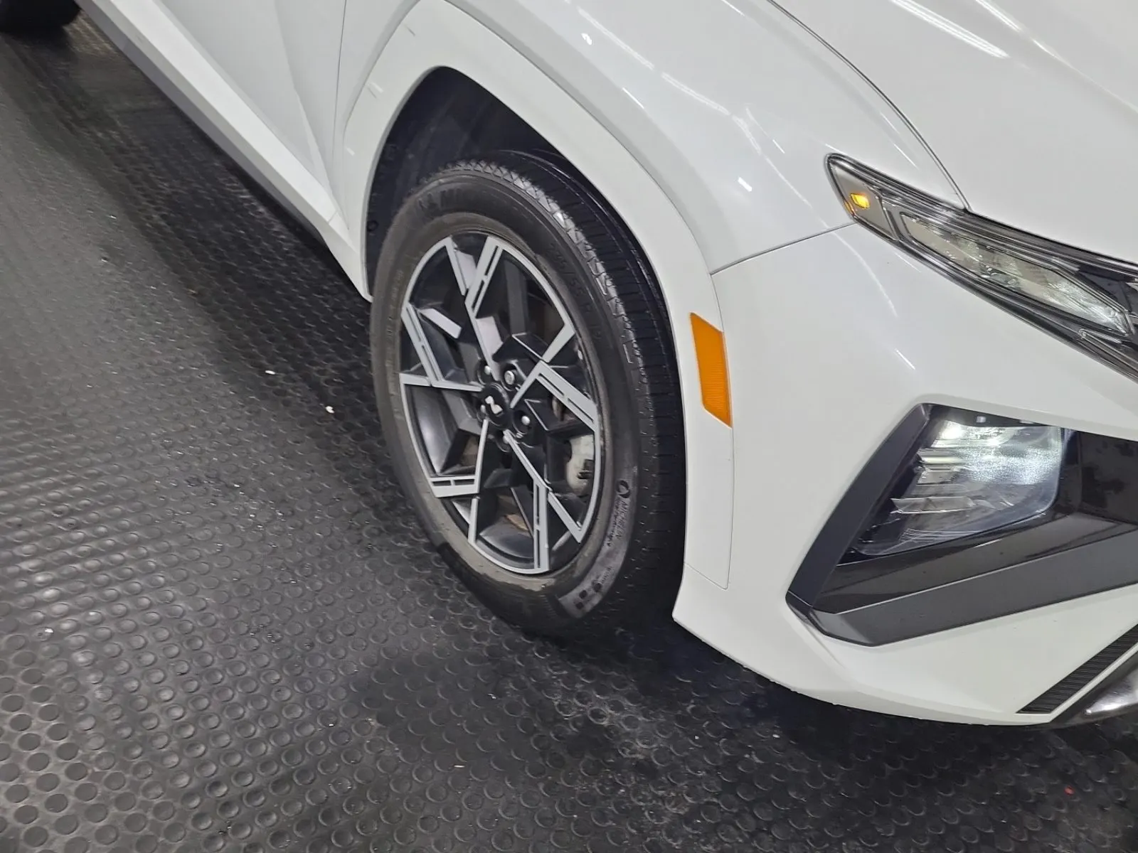 Right Front Wheel/Tire Photo
