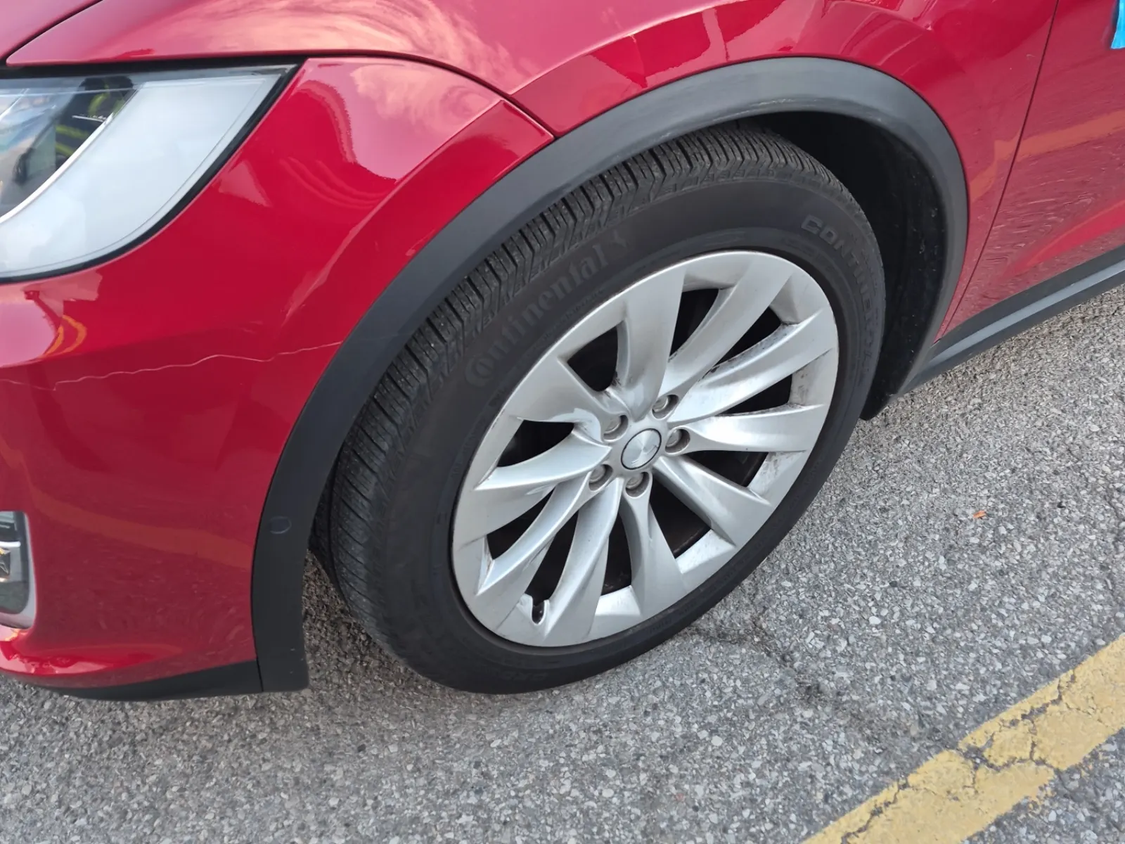 Front driver wheel/tire photo