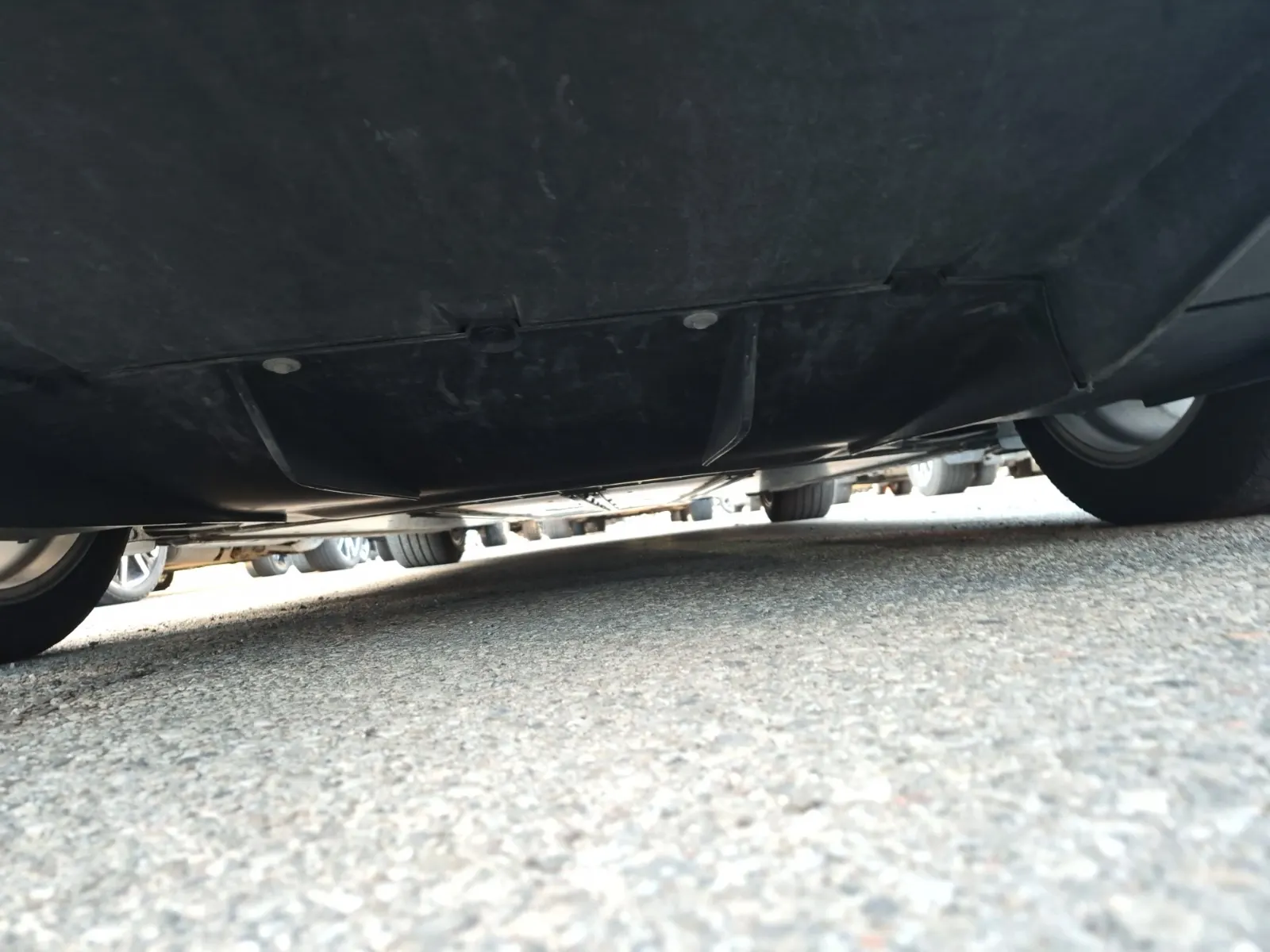 Undercarriage - Rear Photo