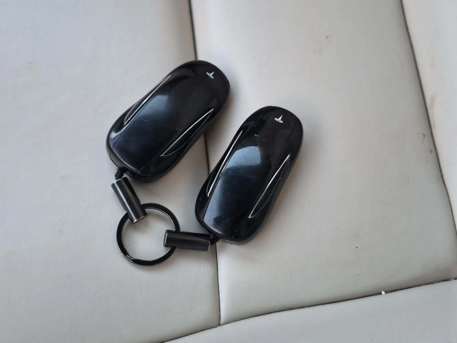 Keys/Fobs/Manual Photo